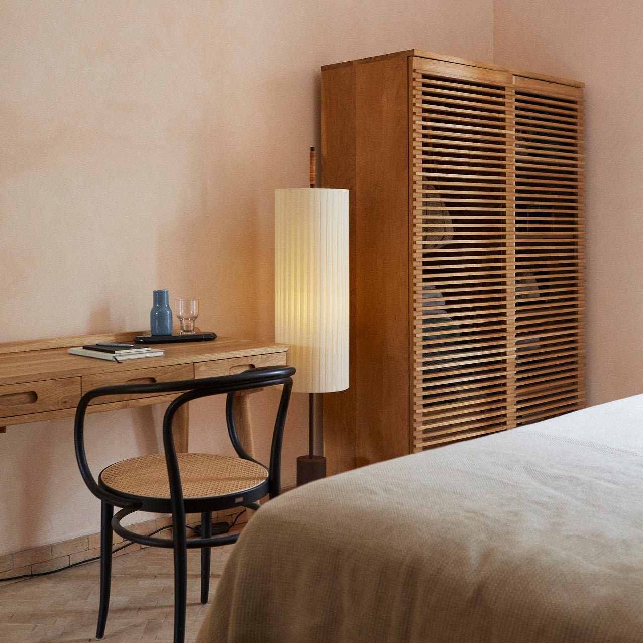 Dórica Floor Lamp: Quick Ship