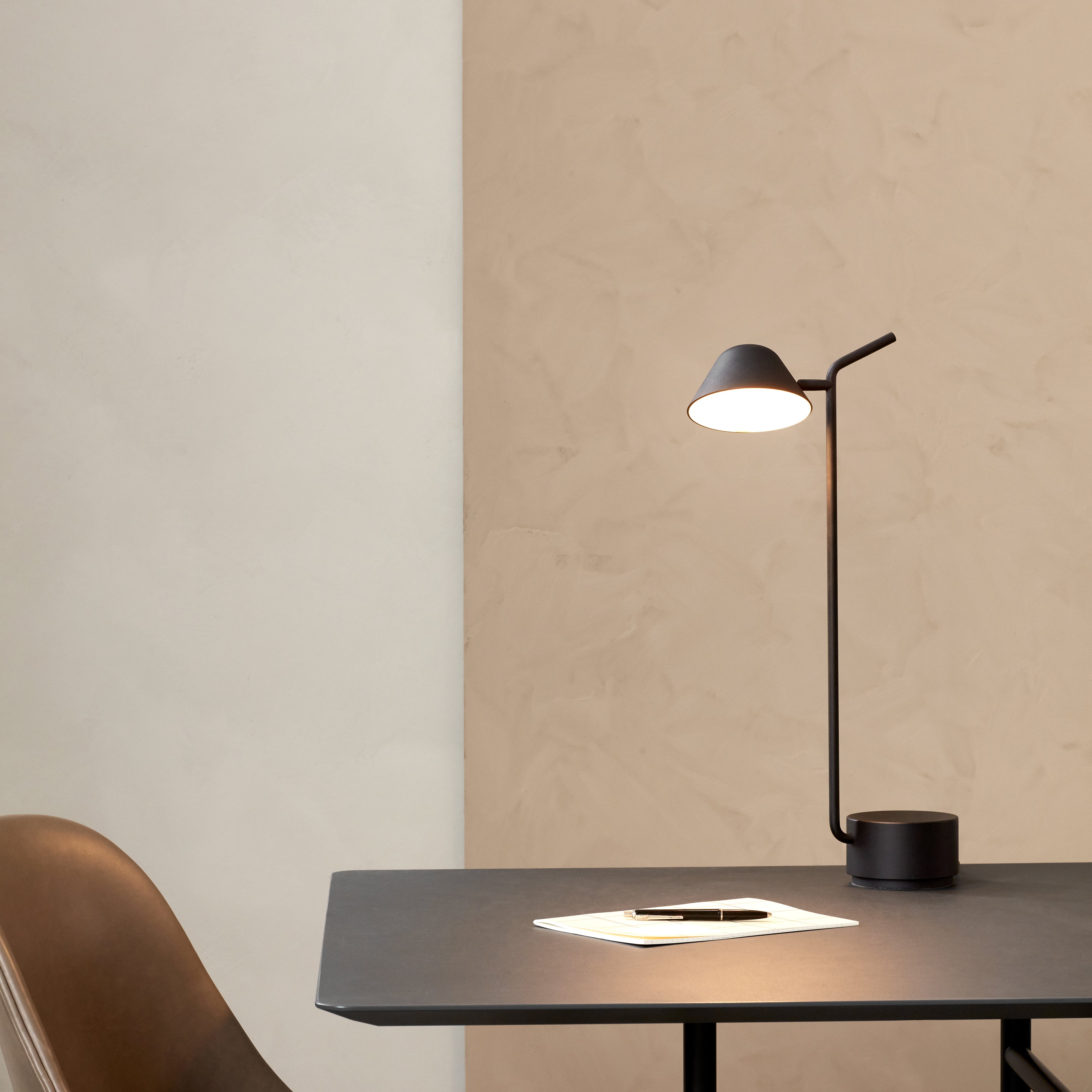 Peek Table Lamp