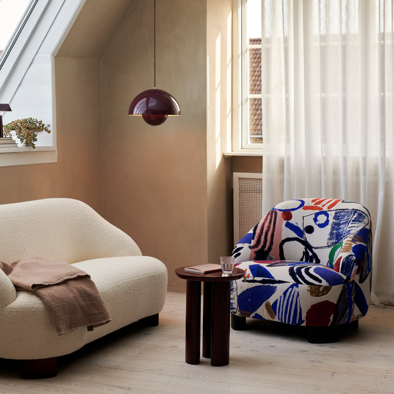 Margas 2 Seater Sofa: LC3 + LS