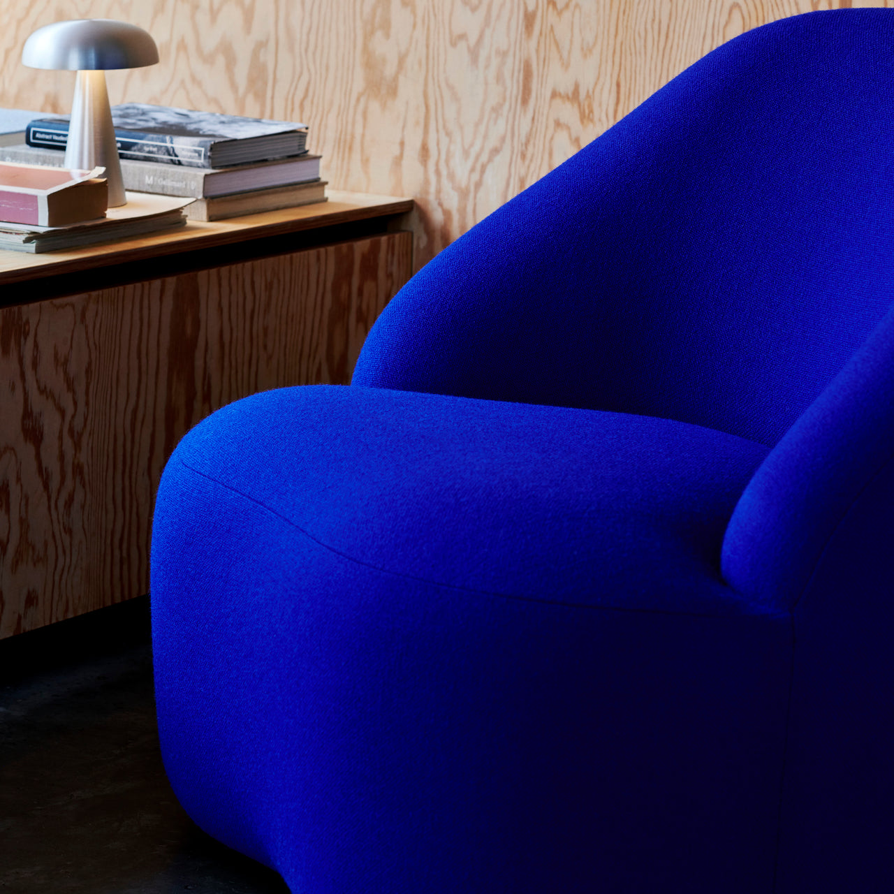 Margas Lounge Chair: LC2 + DI