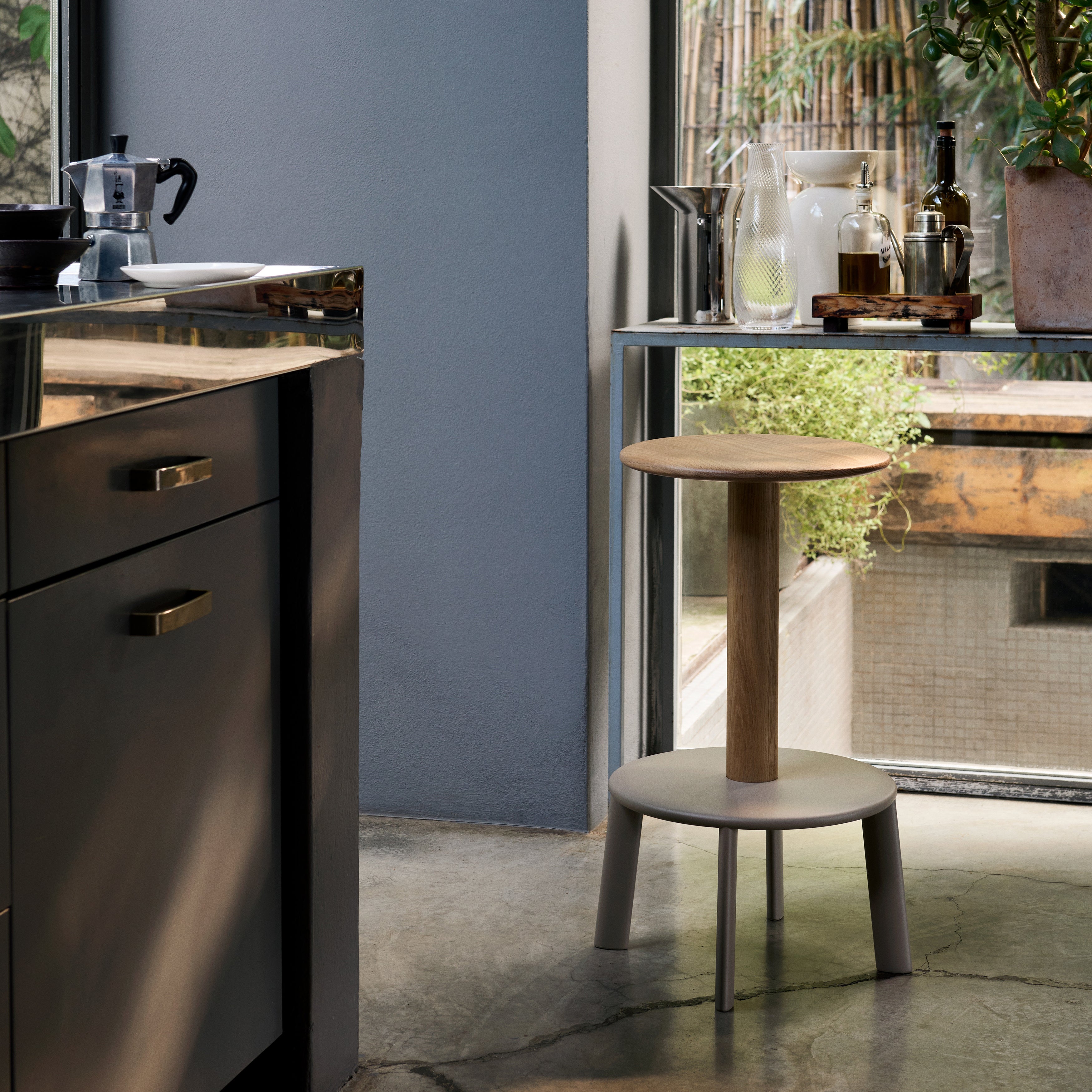 Massif Bar + Counter Stool: AV40 + AV39 + LS