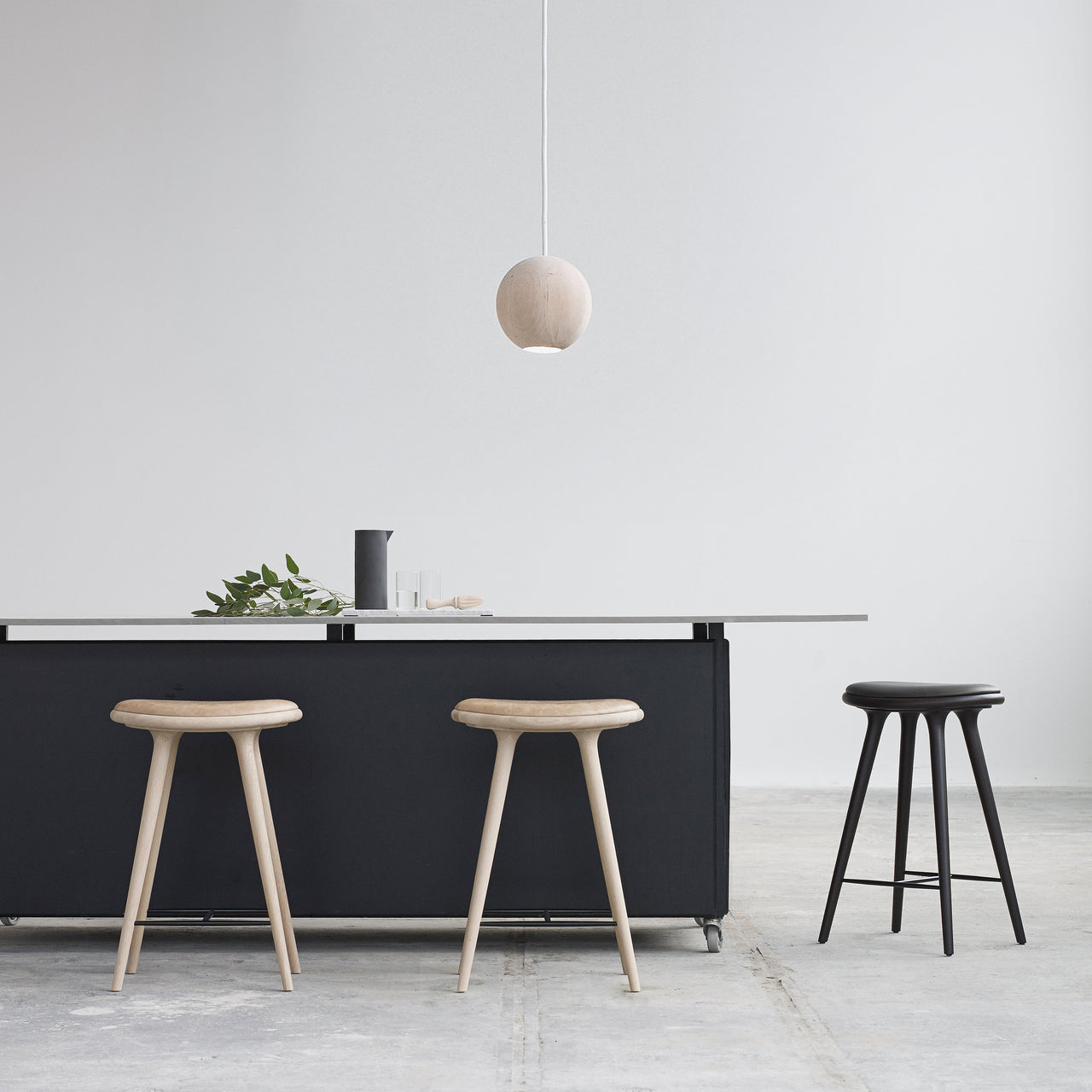Liuku Base Pendant Light: Ball