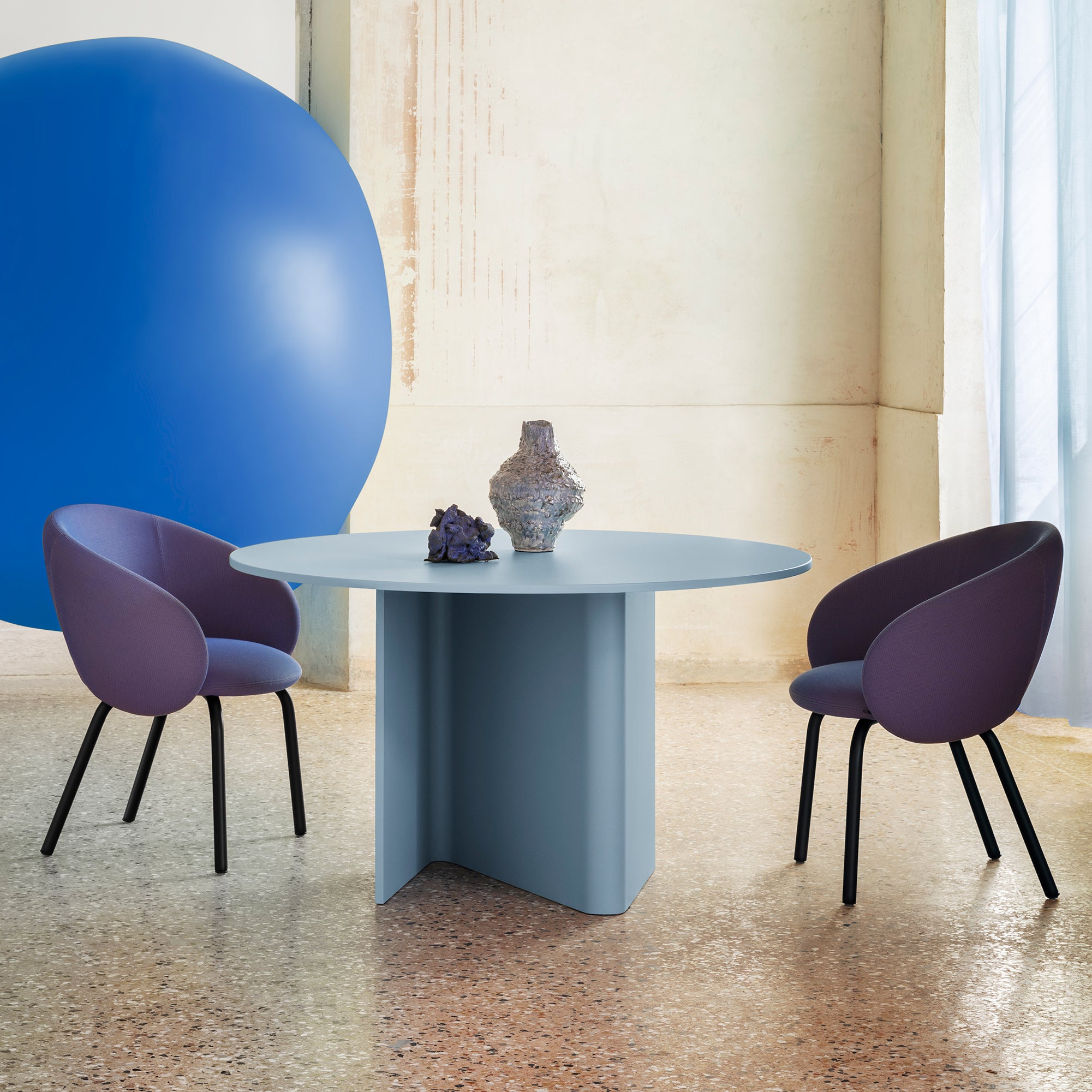 Nami Dining Table: Round