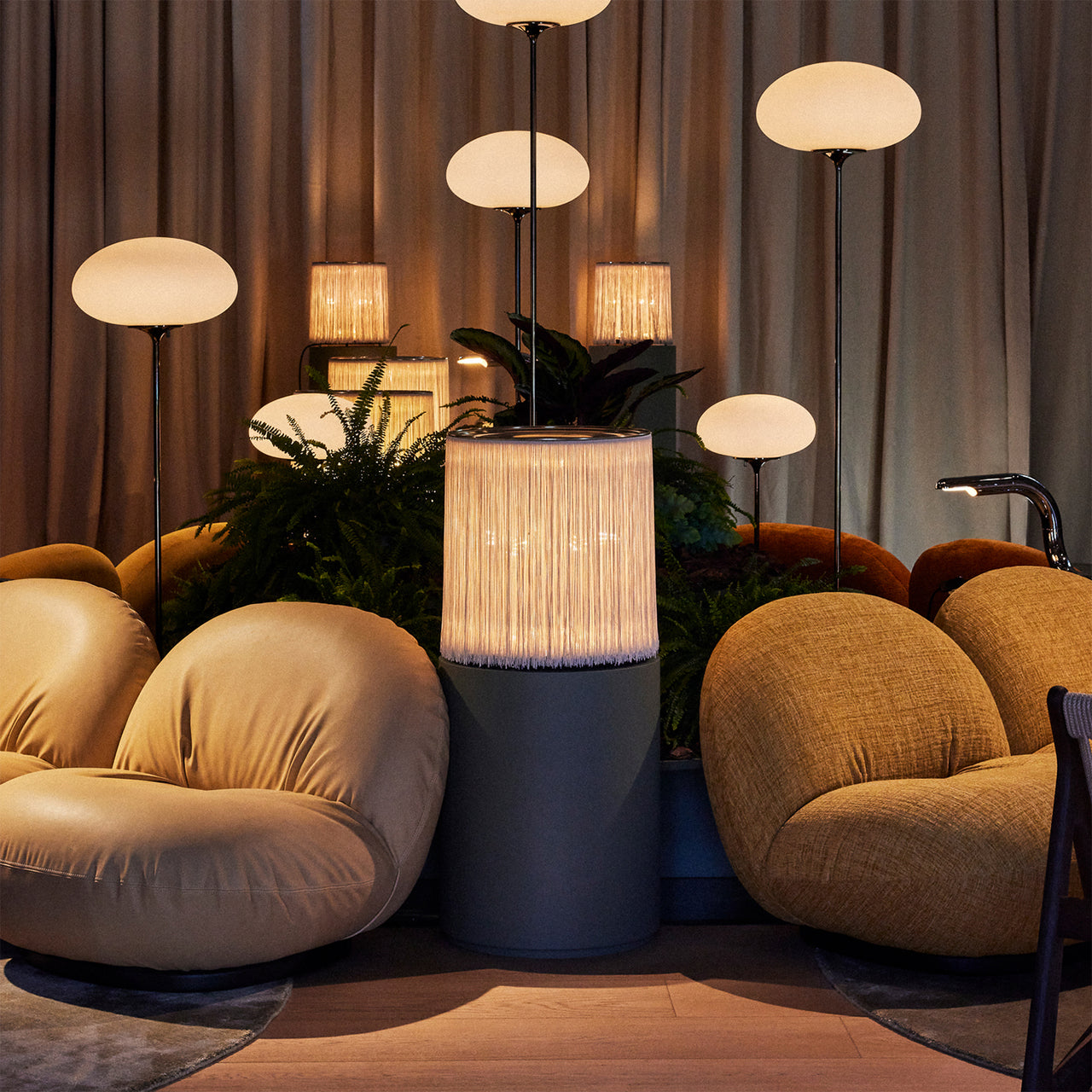 Model 597 Table Lamp: LS