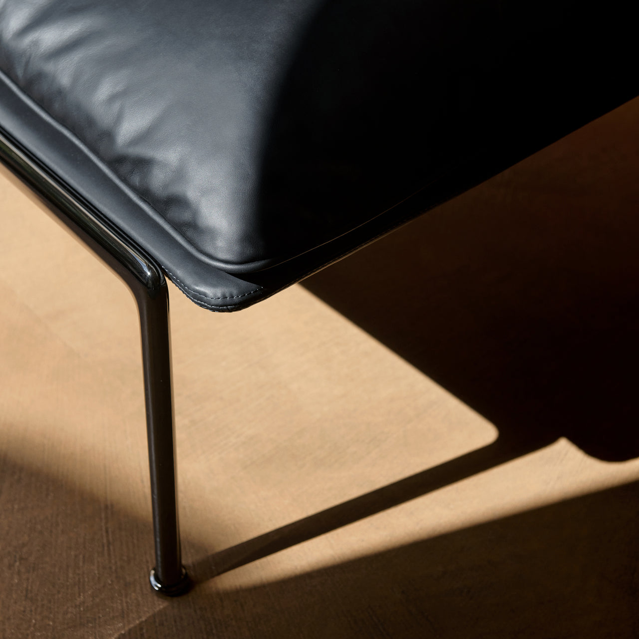 Muno Highback Lounge Armchair: LN17 + DI
