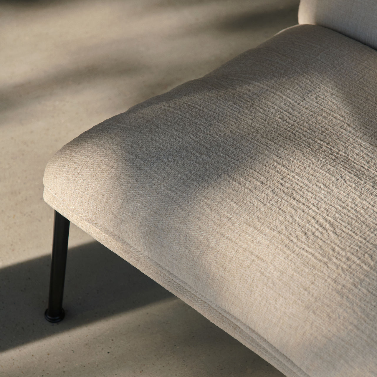 Muno Highback Lounge Chair: LN16 + DI