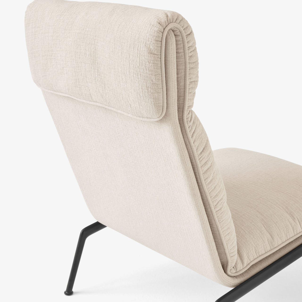 Muno Highback Lounge Chair: LN16 + DI