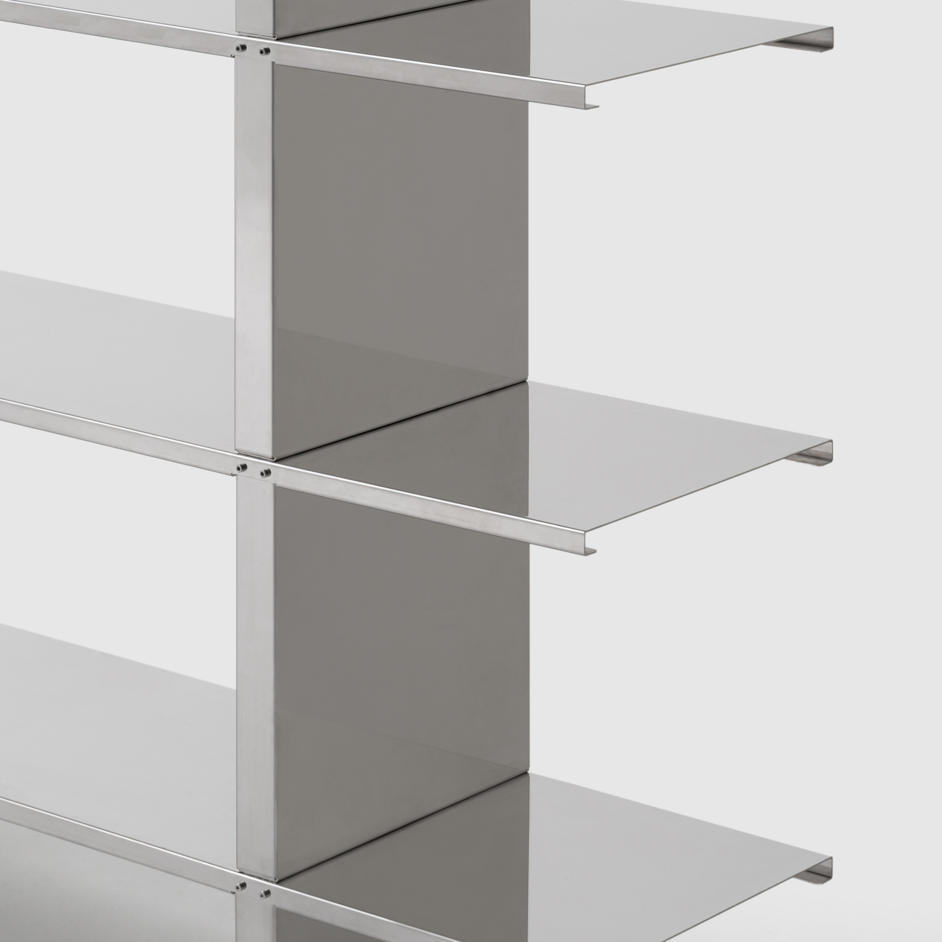 NM26 Bookshelf