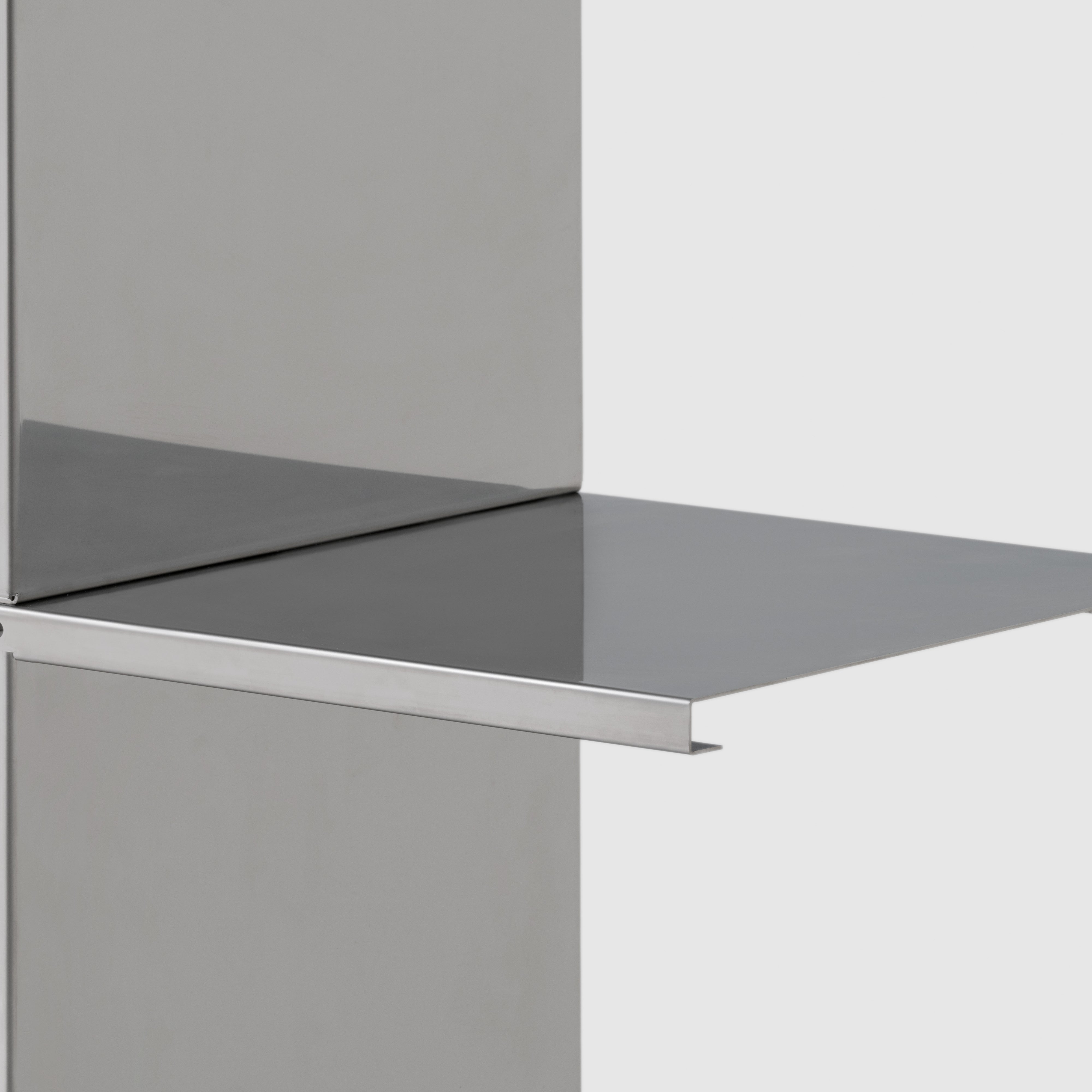 NM26 Bookshelf