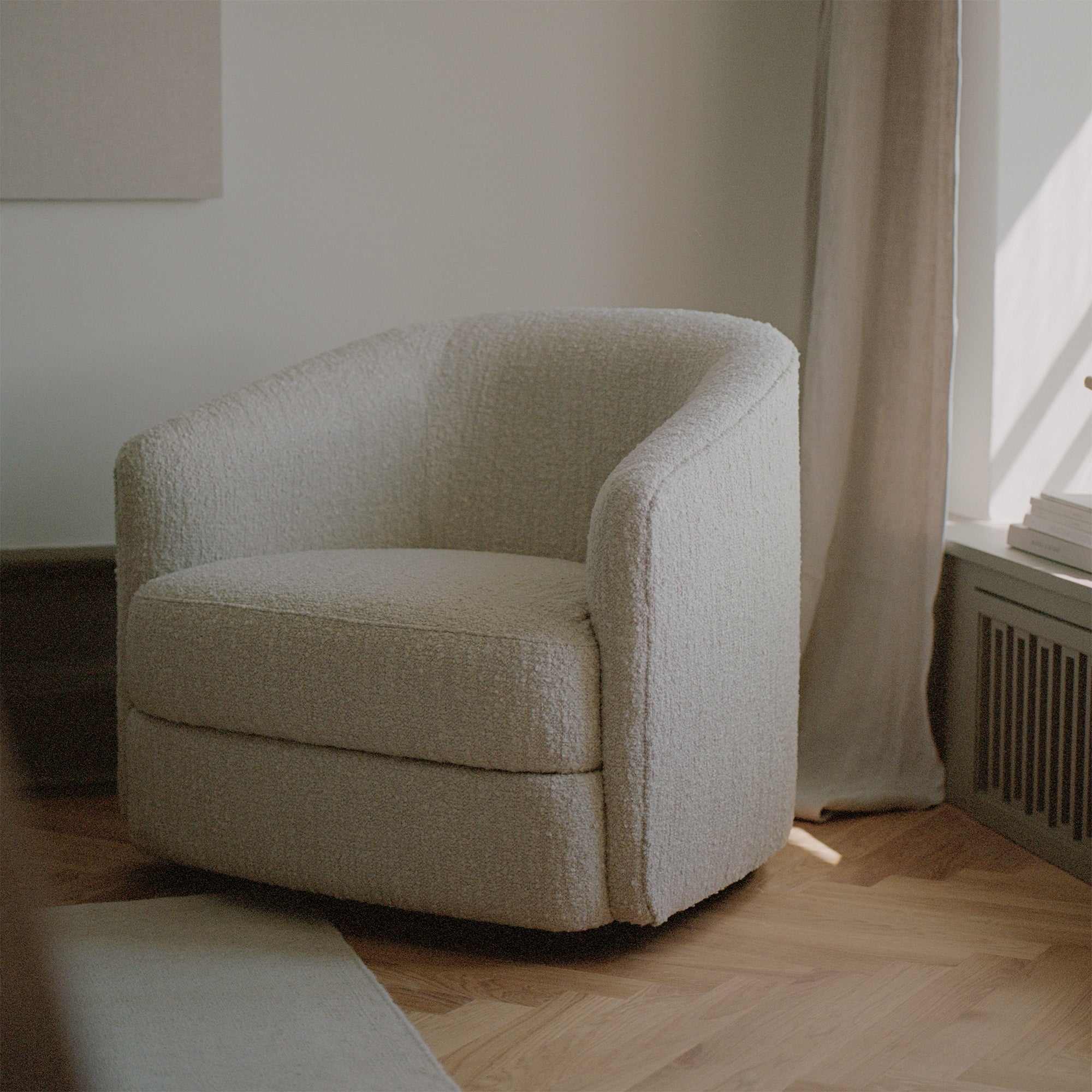 Covent Lounge Chair: Swivel Base