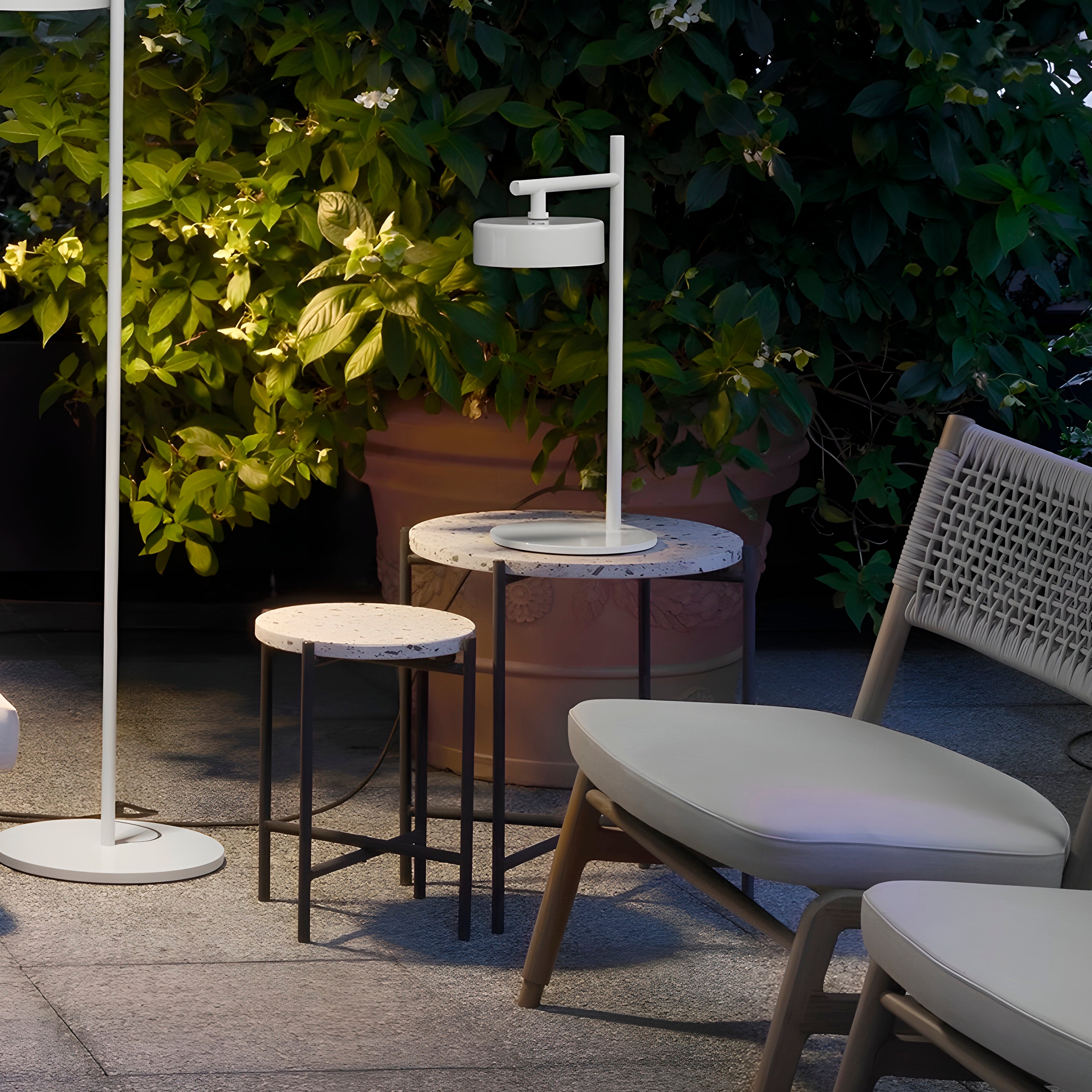Berlin Table Lamp: Outdoor