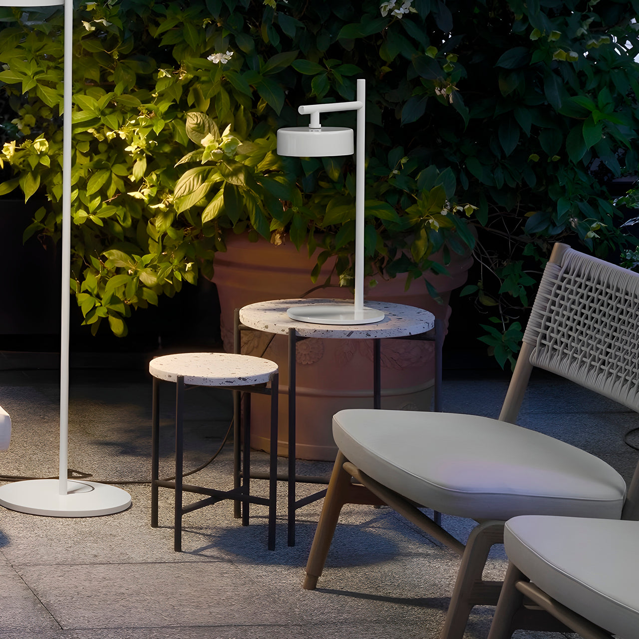 Berlin Table Lamp: Outdoor