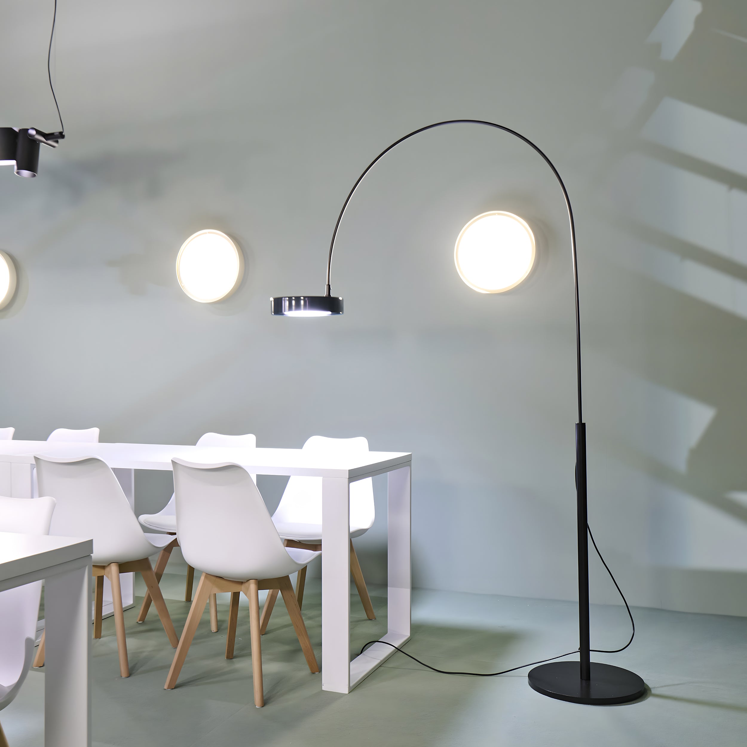 Berlin Arched Floor Lamp: Outdoor