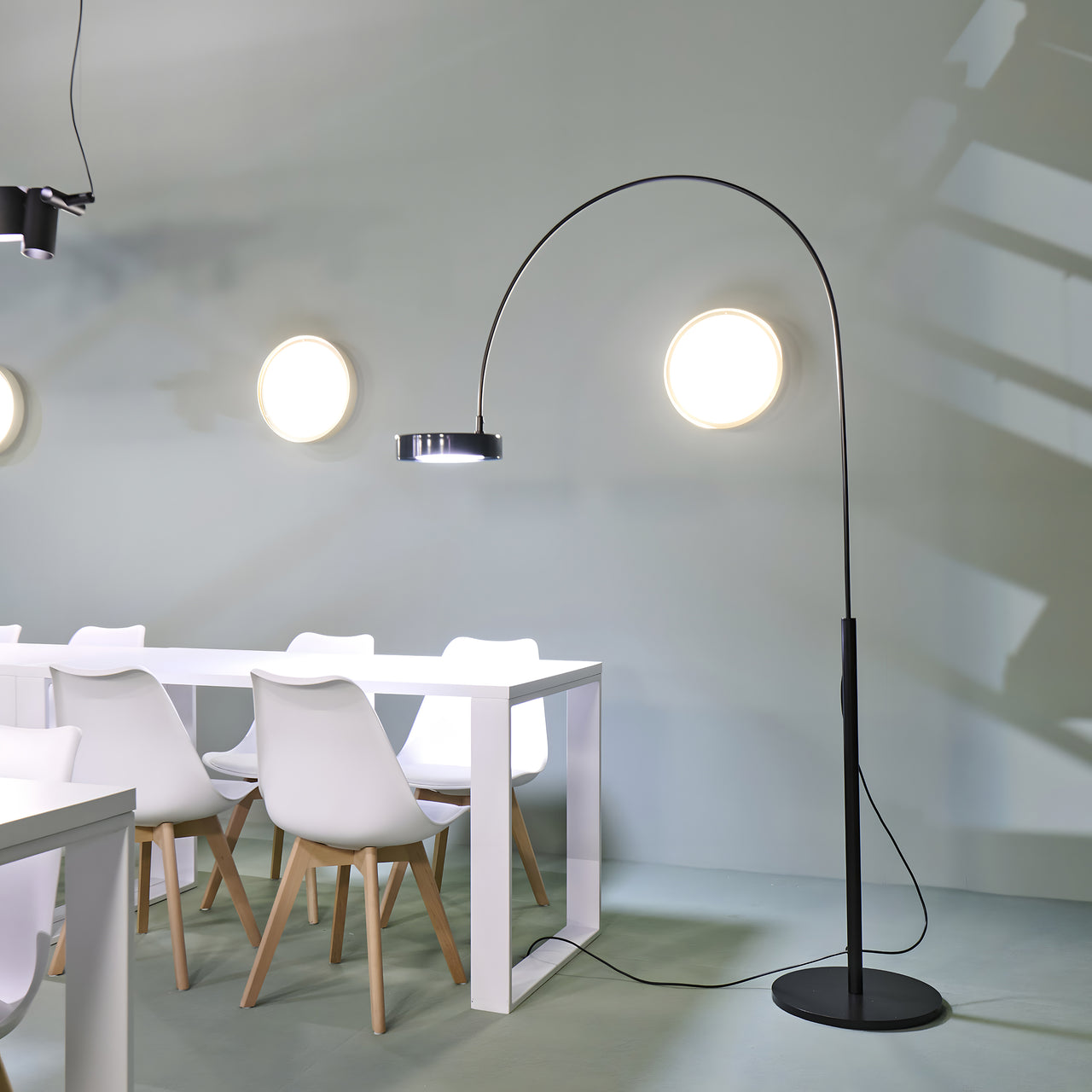 Berlin Arched Floor Lamp: Outdoor