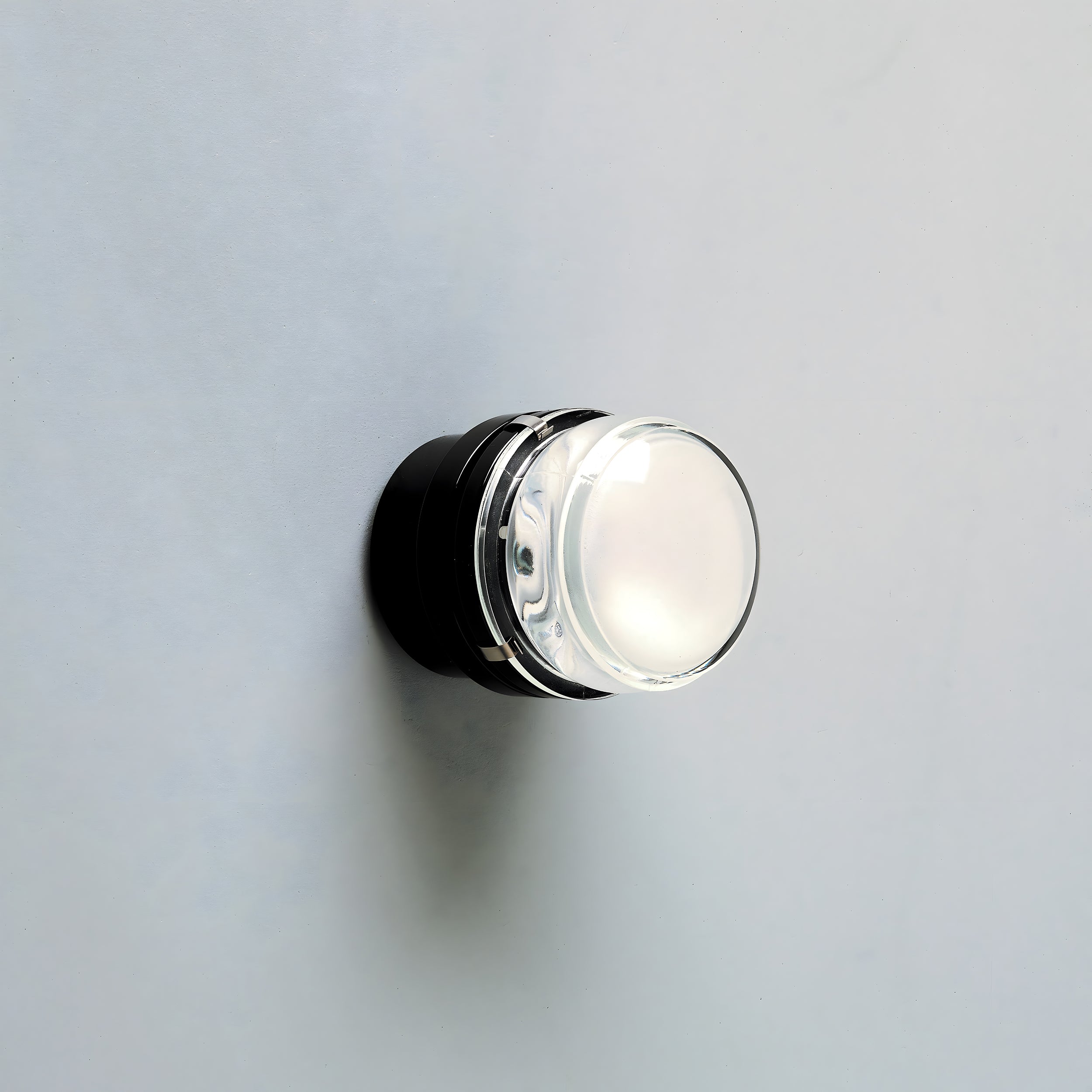 Fresnel Wall Lamp: Outdoor