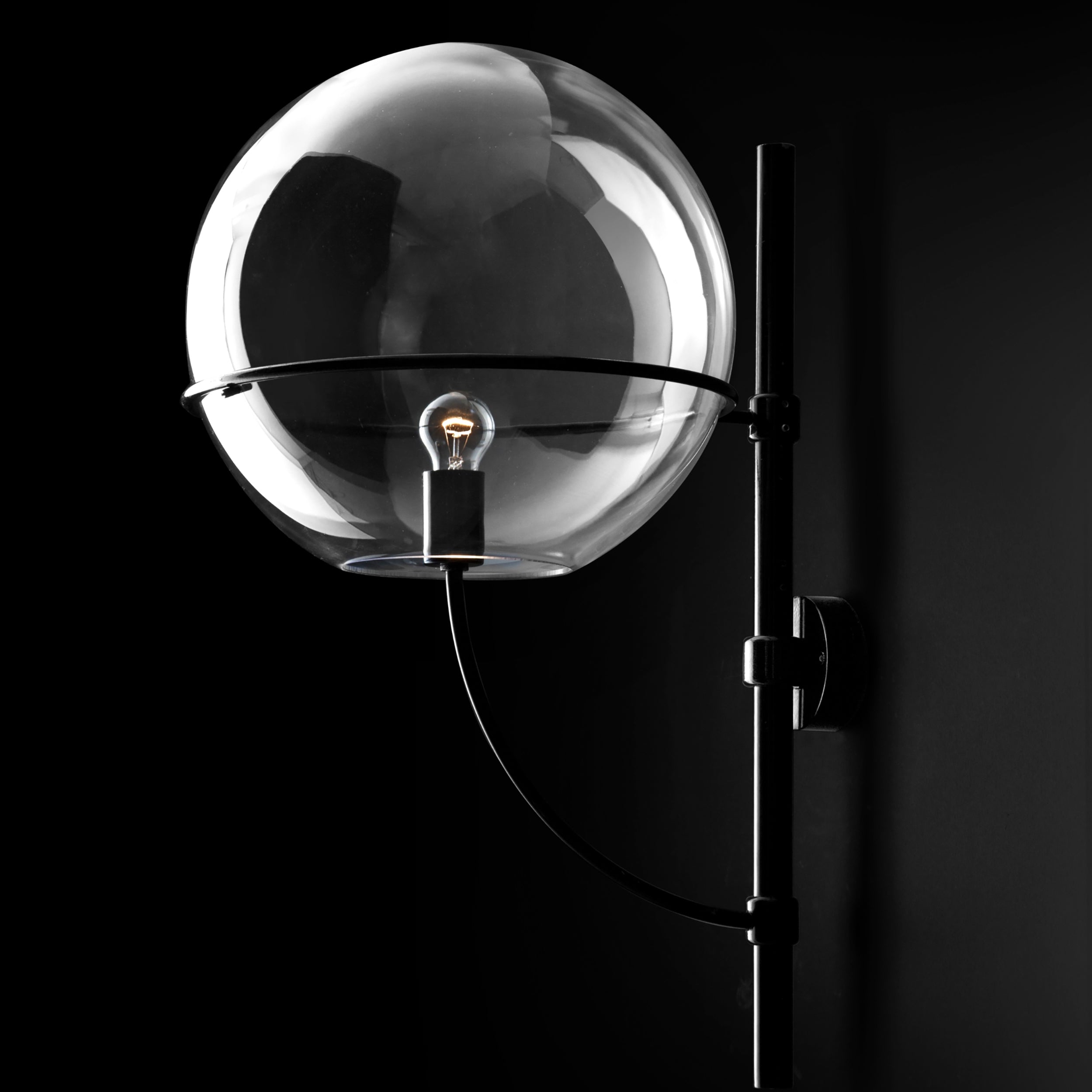 Lyndon Wall Lamp: Outdoor