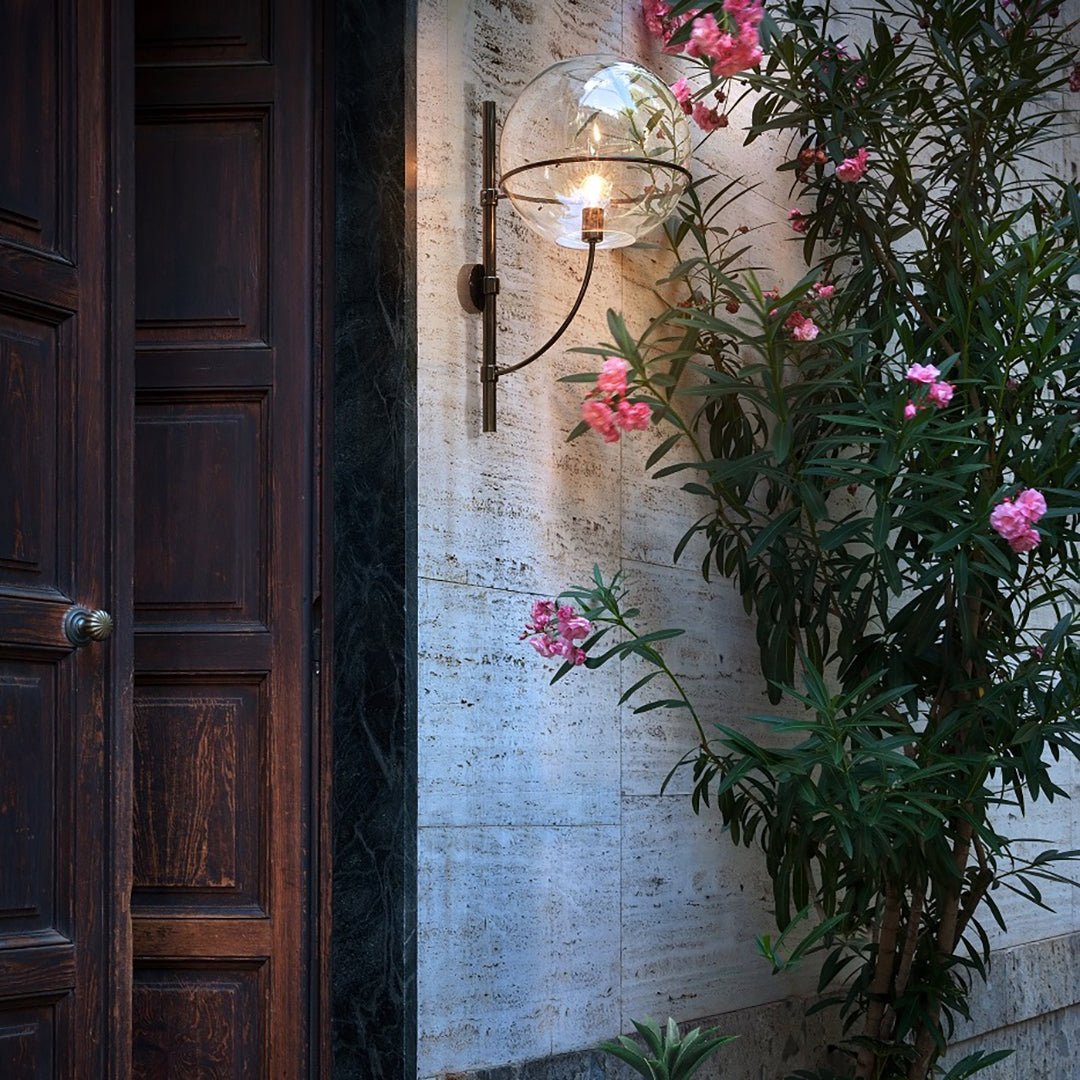 Lyndon Wall Lamp: Outdoor