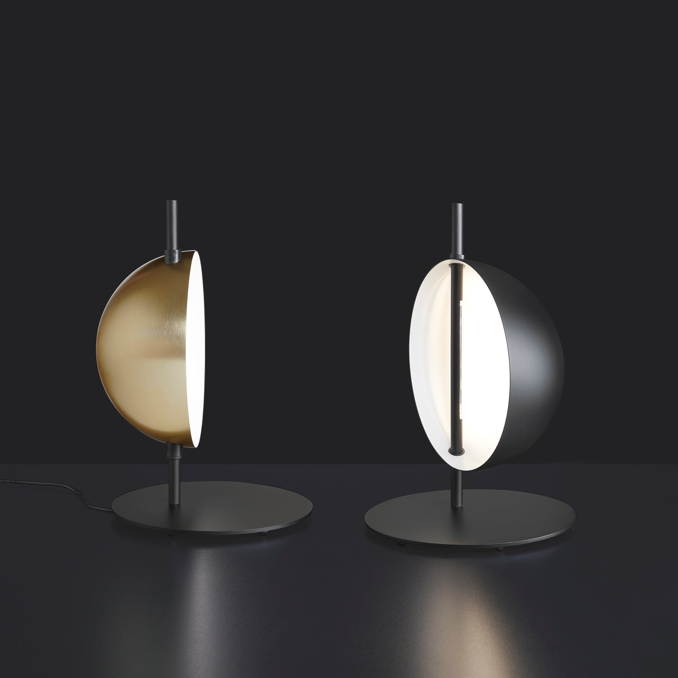 Superluna Table Lamp