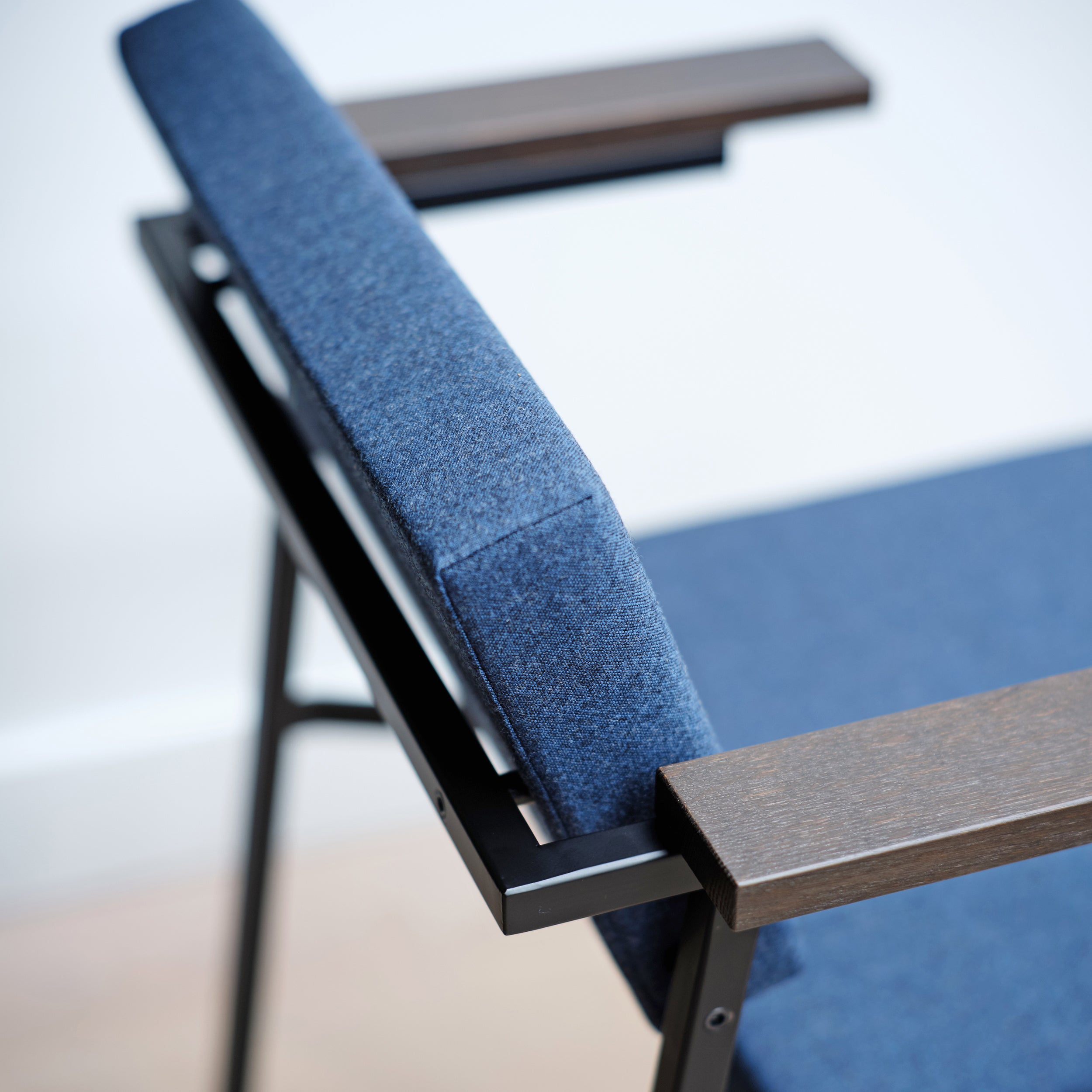 SE69 Dining Chair: DI