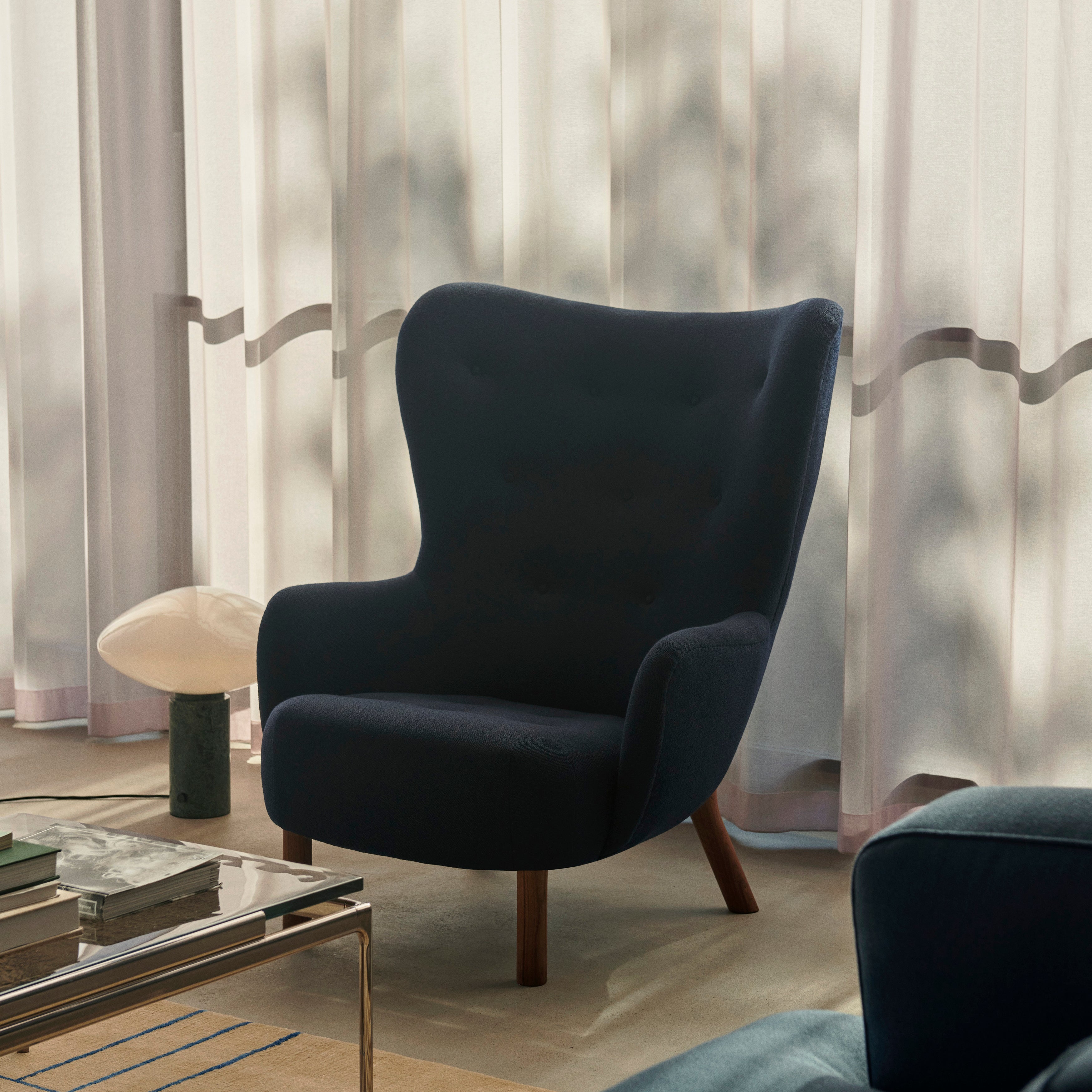 Petra Lounge Chair: VB3 + LS