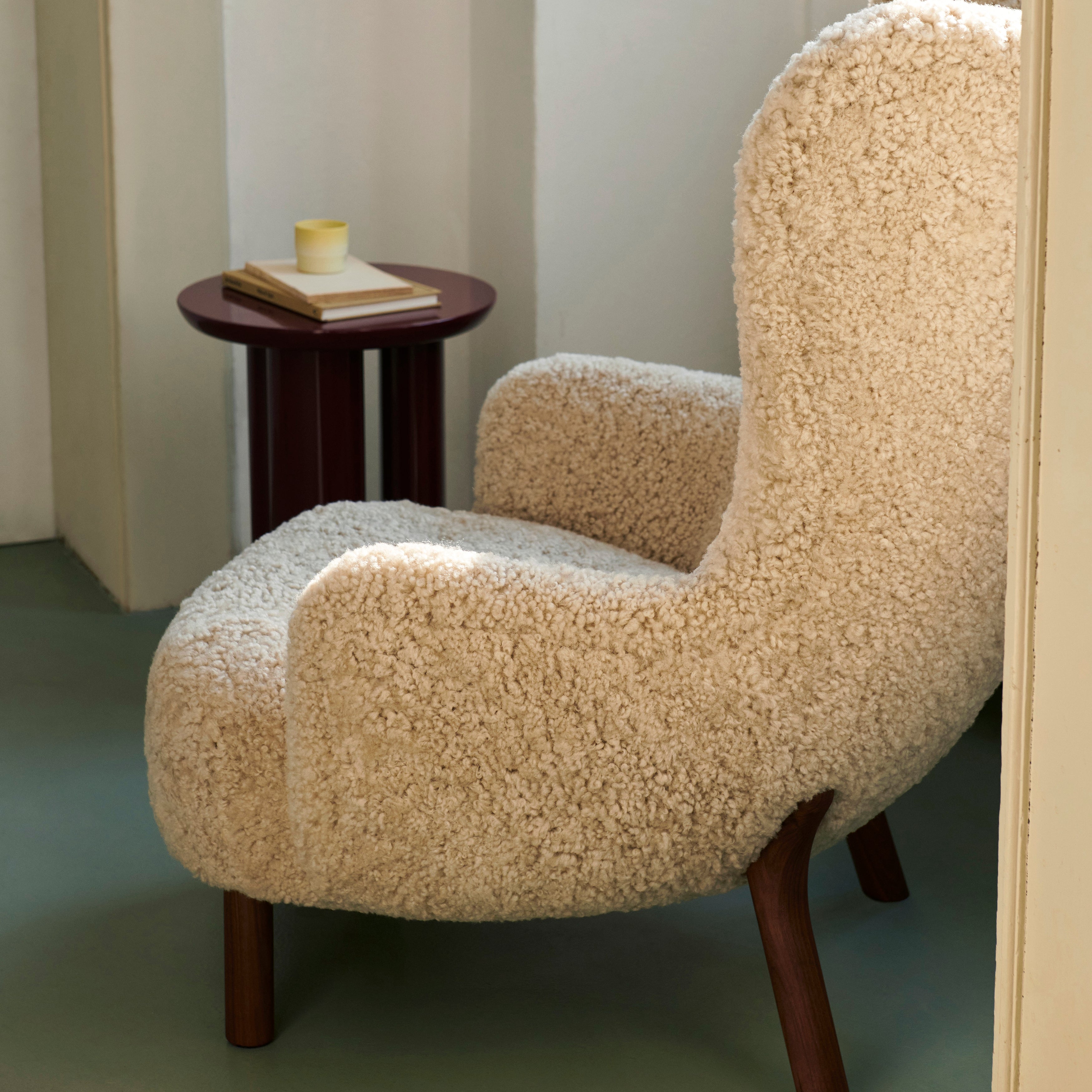Petra Lounge Chair: VB3 + DI