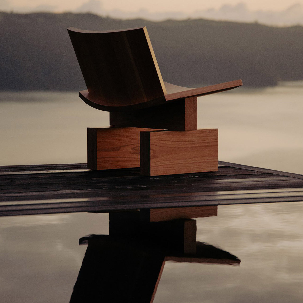 Plane Lounge Chair: LS