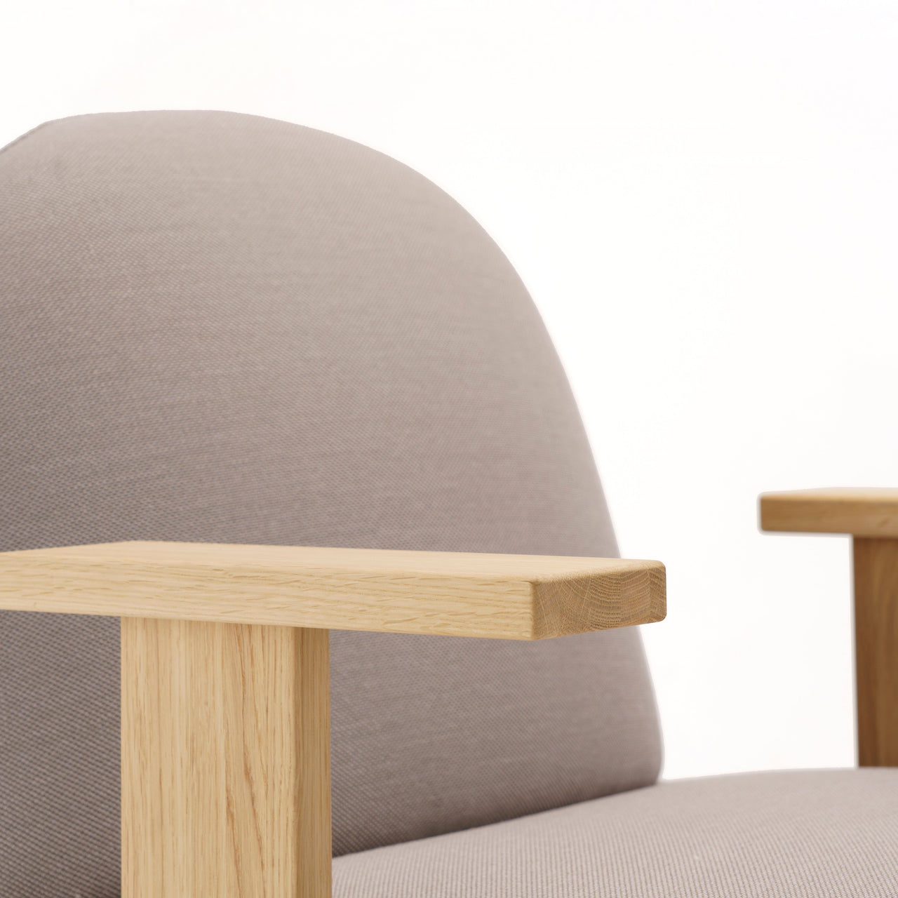 Polar Lounge Chair with Arms: DI
