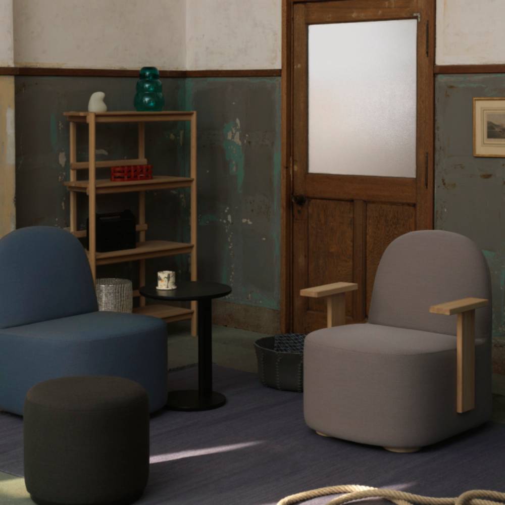 Polar Lounge Chair with Arms: LS