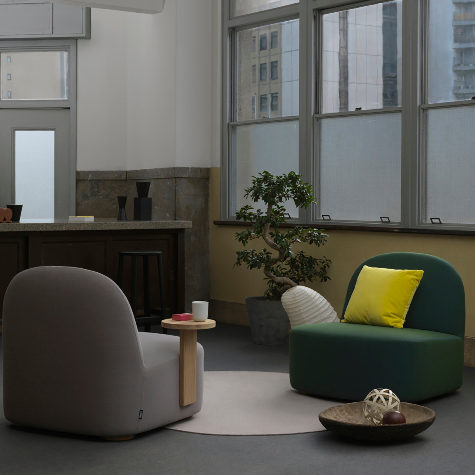 Polar Lounge Chair with Side Table: LS