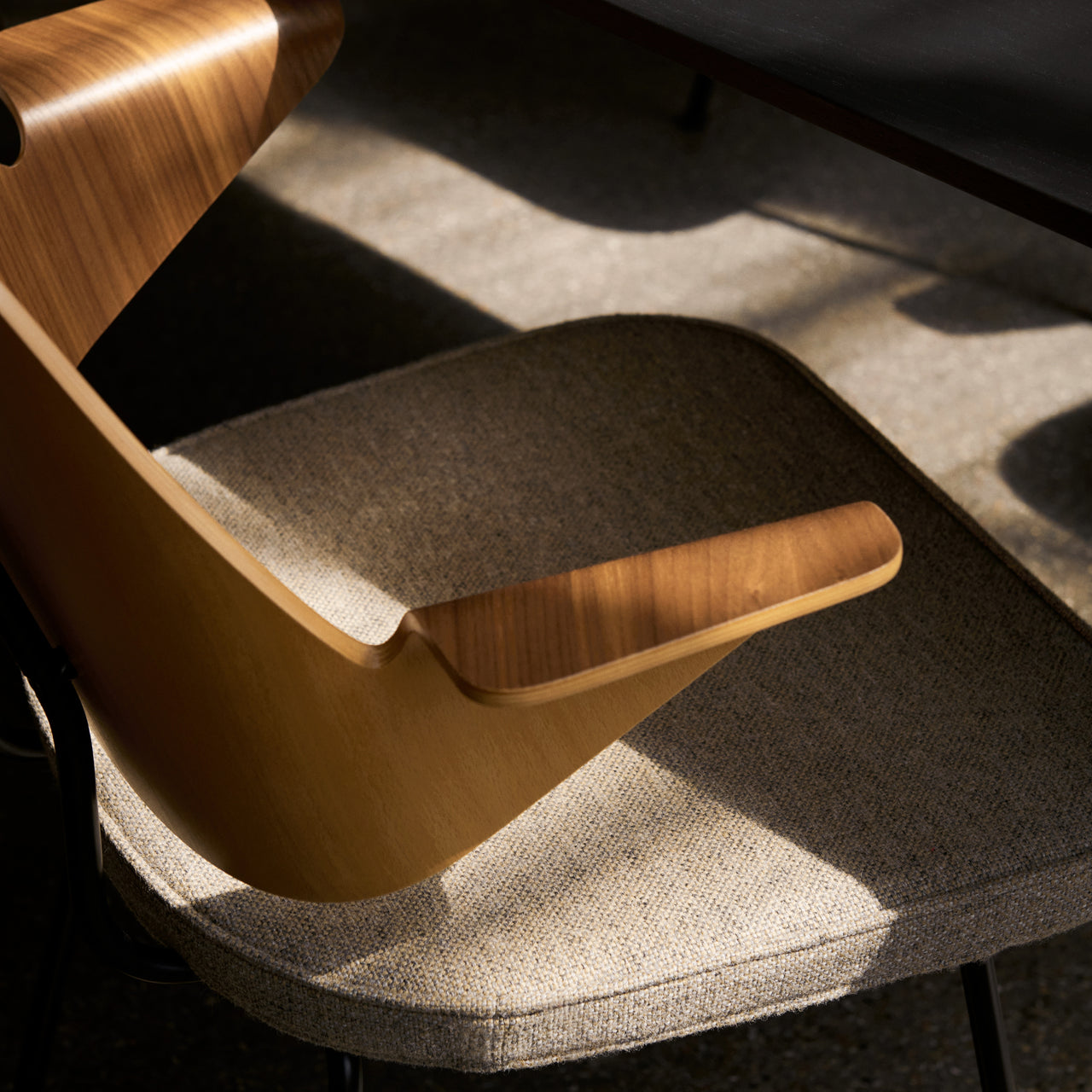 RFH Armchair RD7: Seat Upholstered + DI