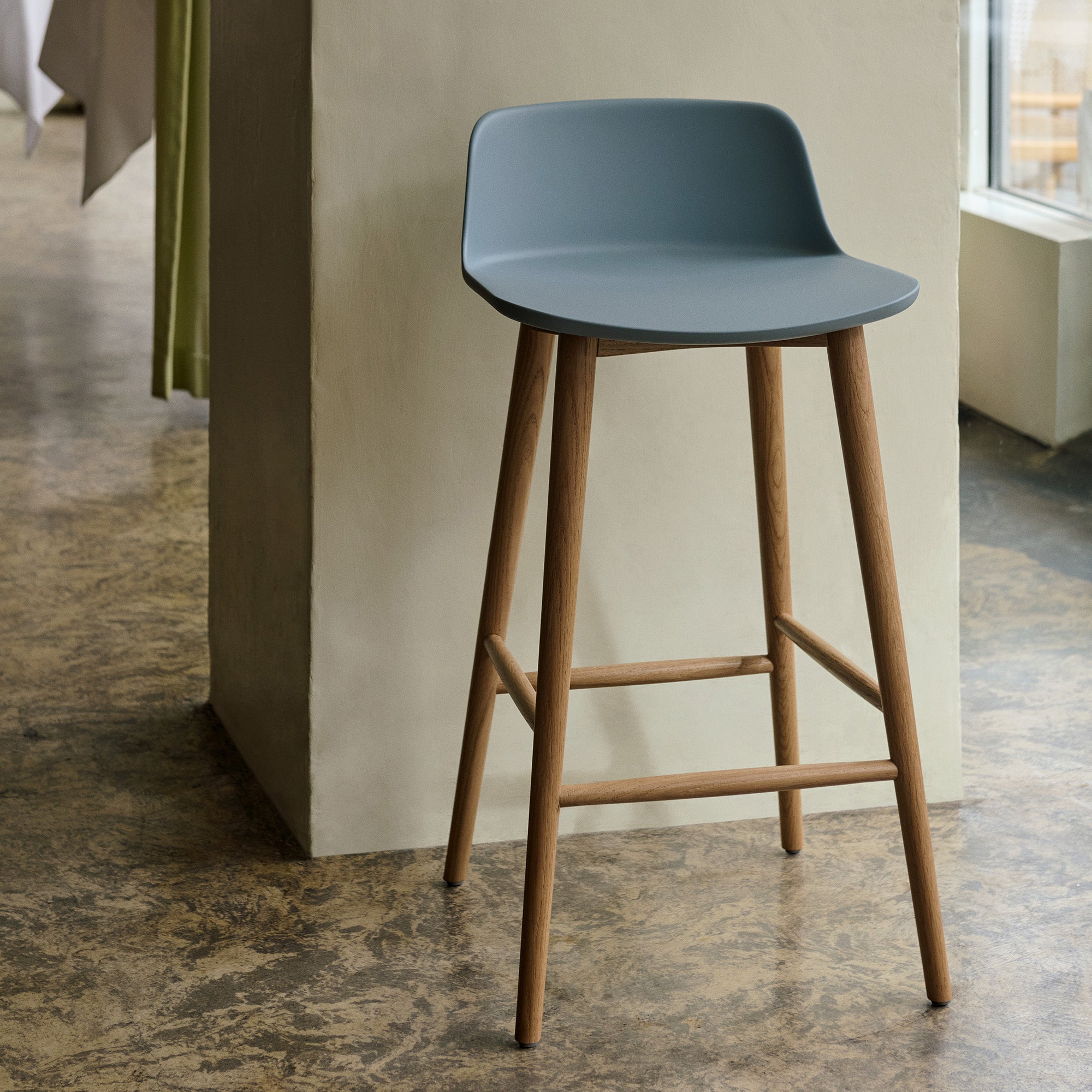 Rely Bar + Counter Low Backrest Chair: HW123 + HW118 + LS
