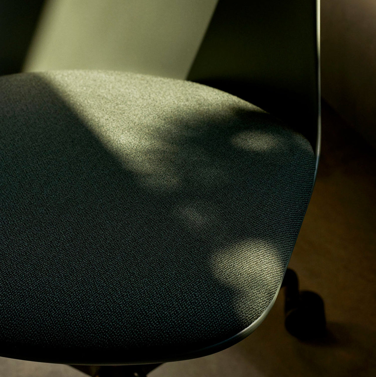 Rely Chair: HW22 + DI