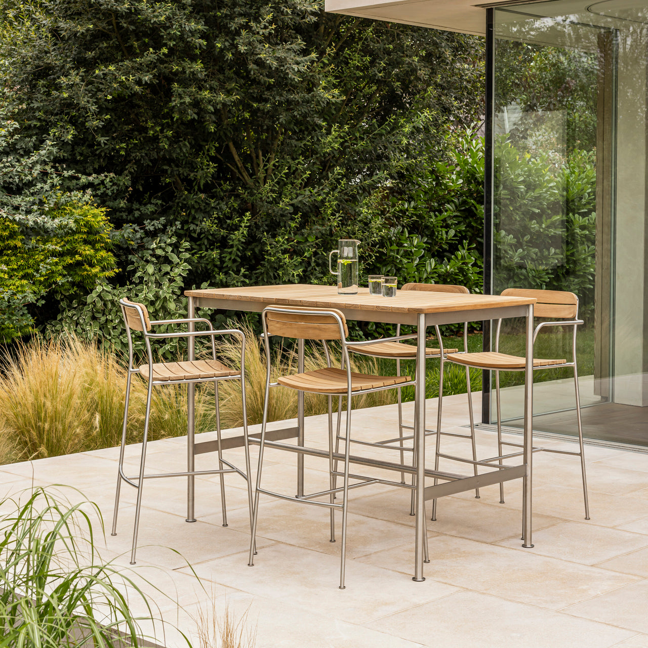 Solas Bar Table