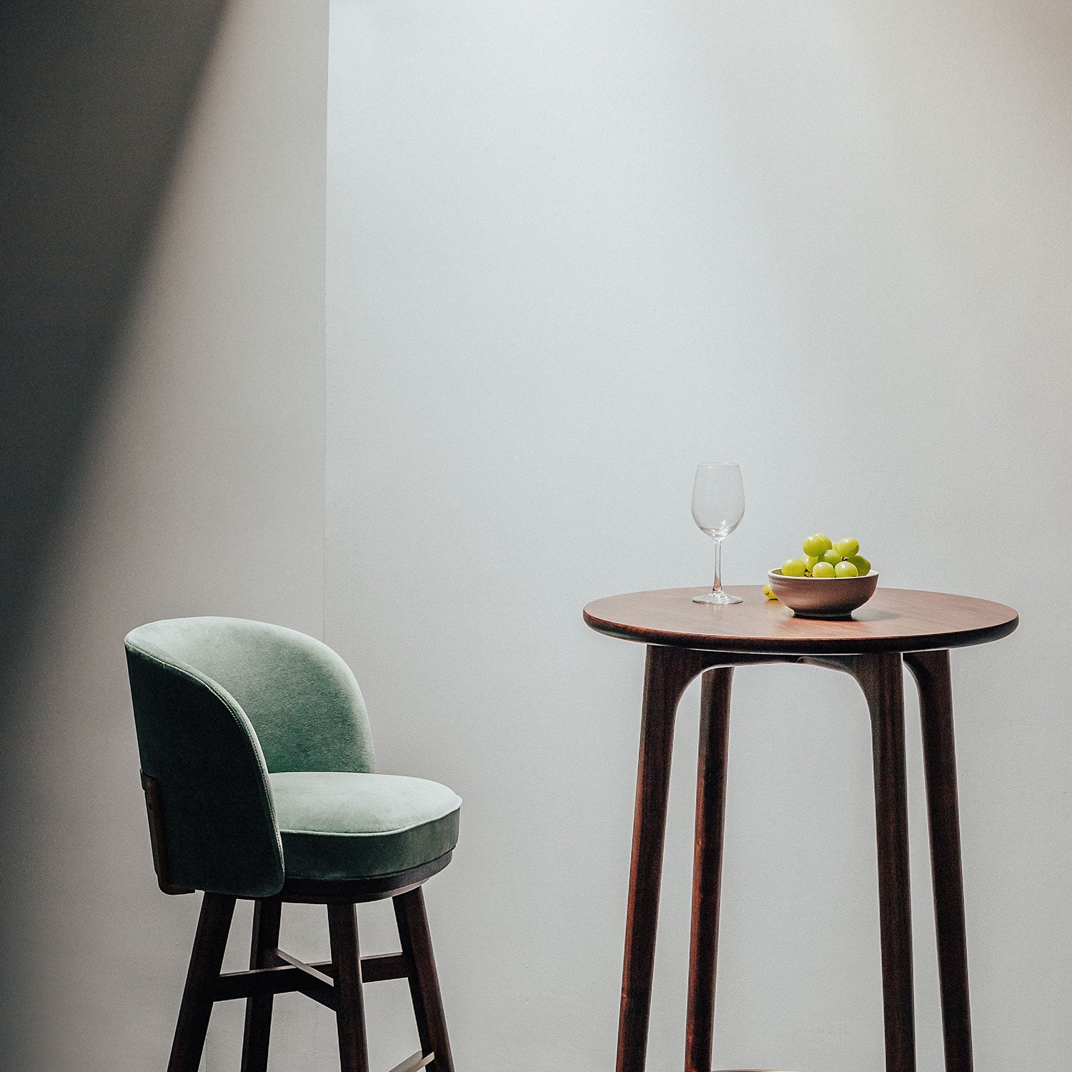 Mr.B Swivel Bar Chair