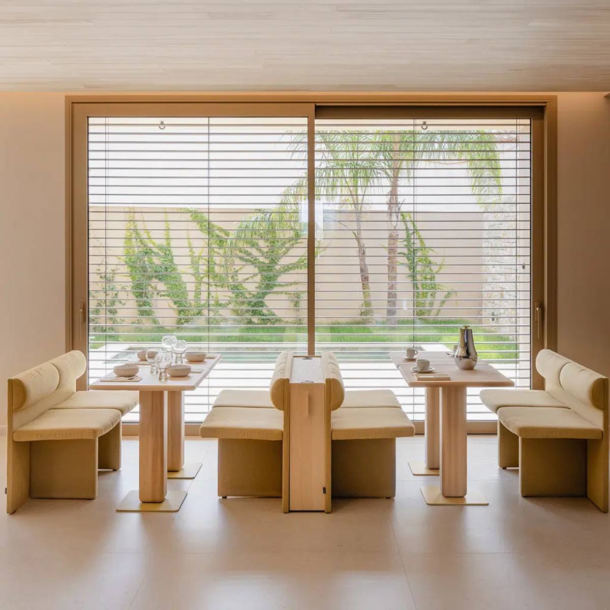 Cita Table: Square