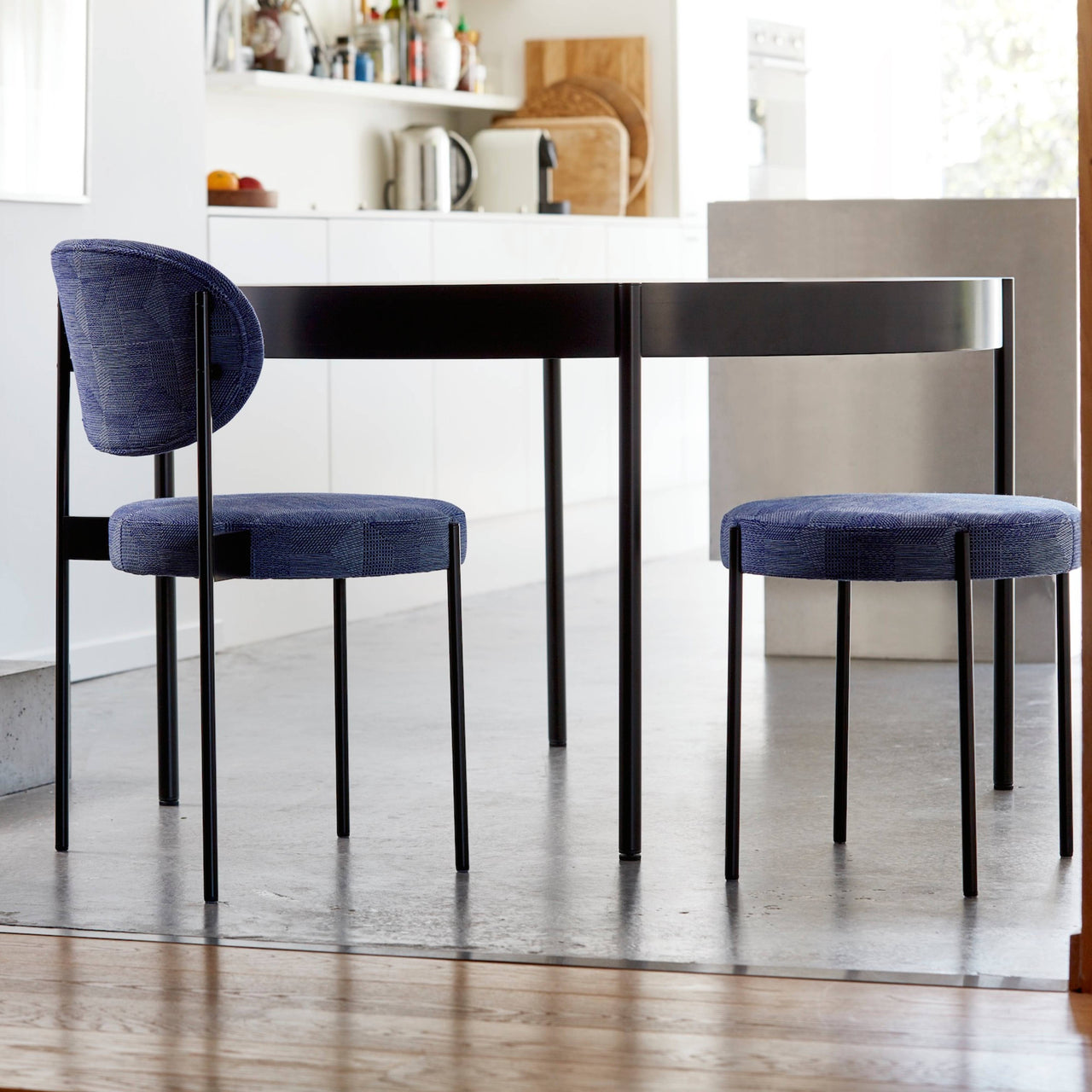 Series 430 Chair: Stacking