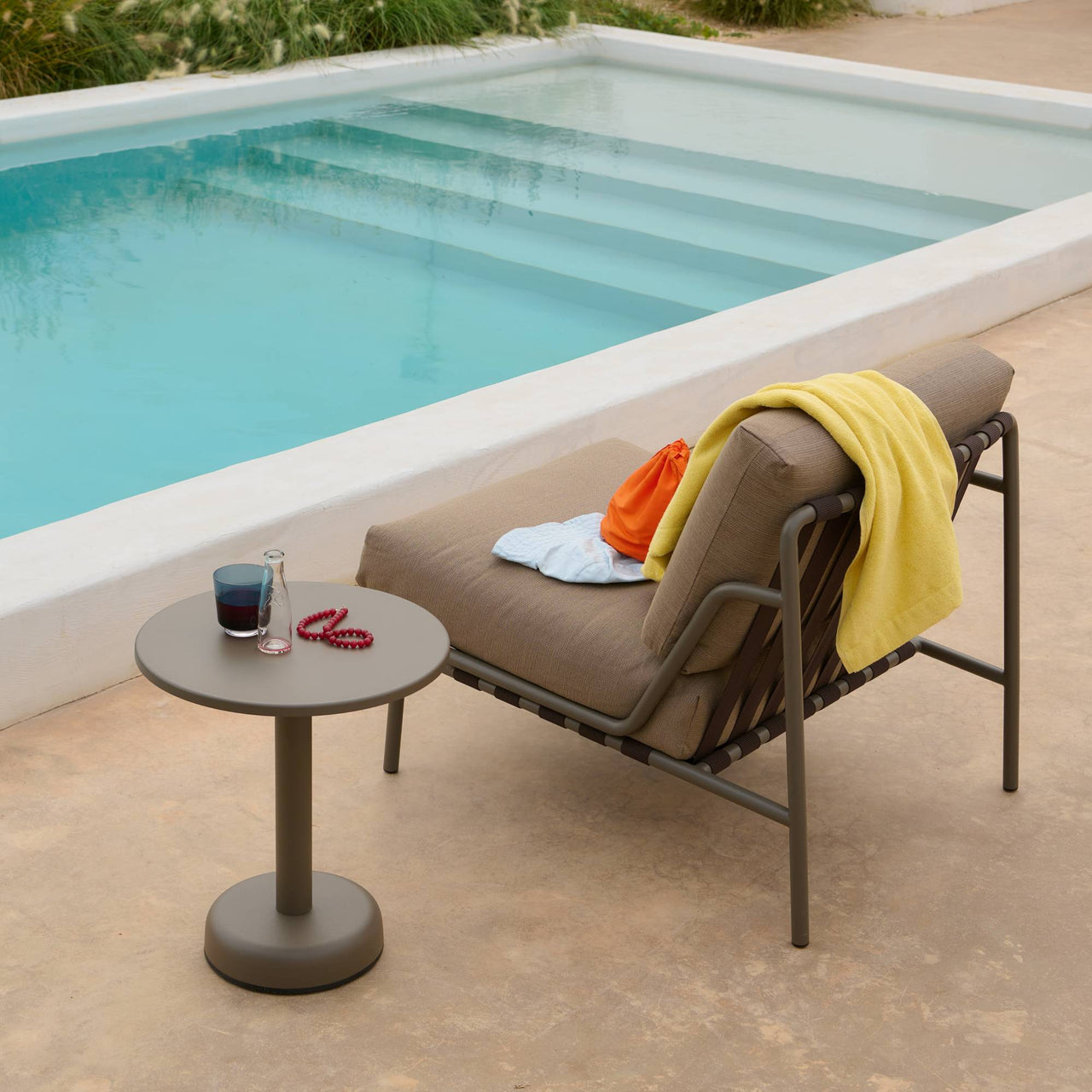 Settle Lounge Bed: LS