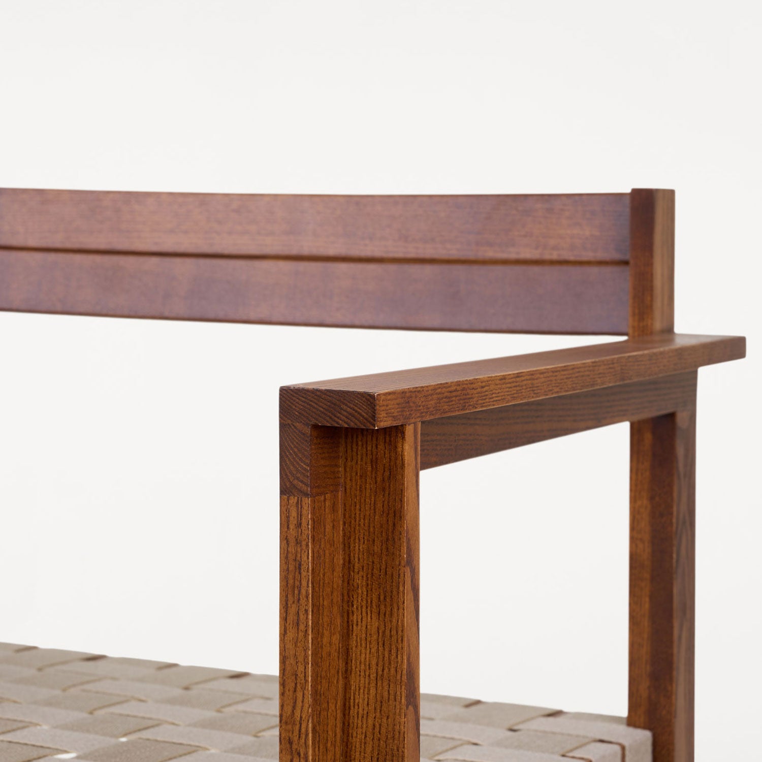 Symmetry Easy Chair: DI