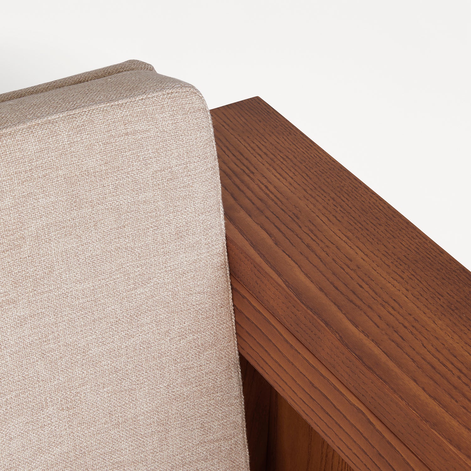 Symmetry Lounge Chair: DI