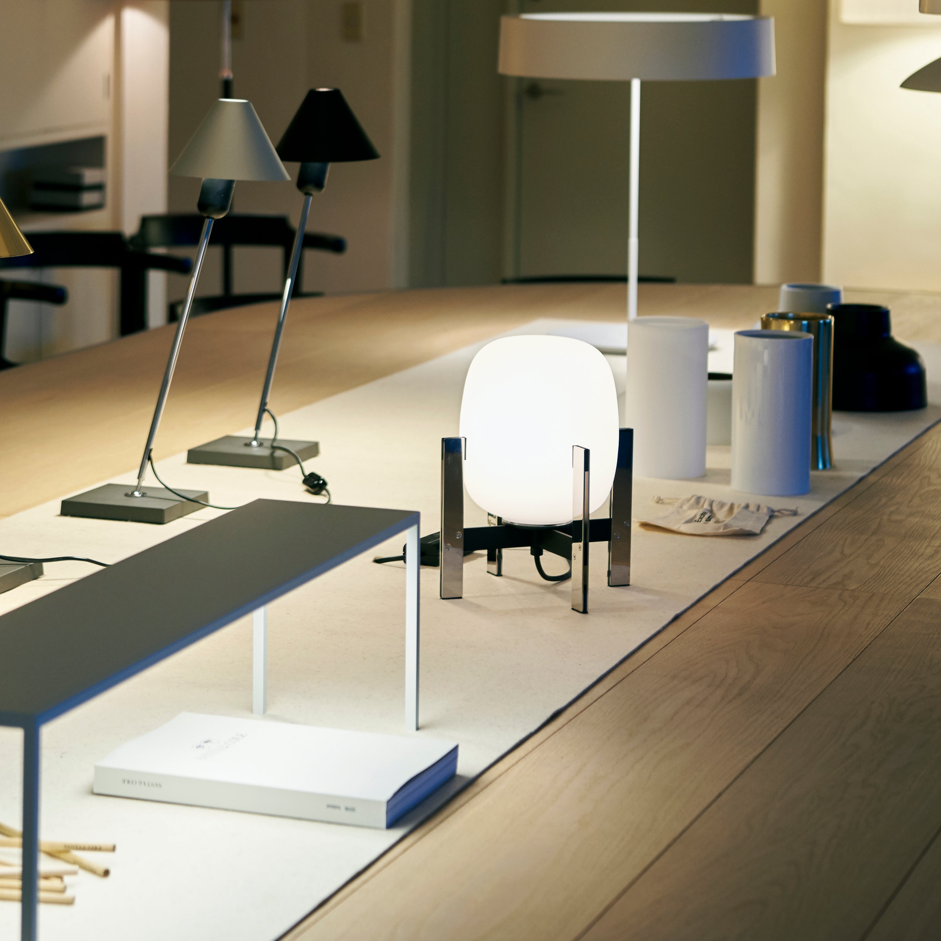 Cestita Metálica Table Lamp - Quick Ship