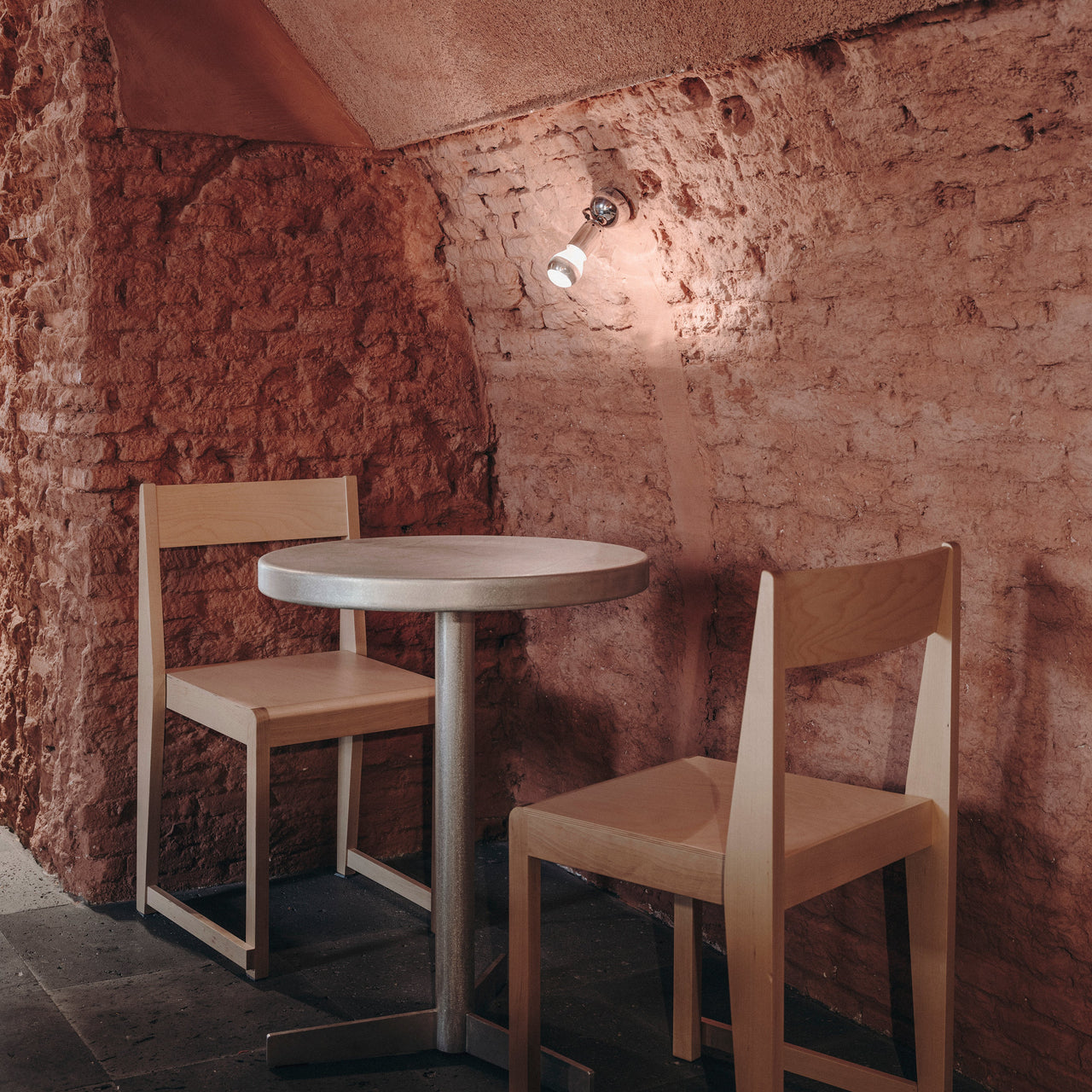 Tasca Table: LS