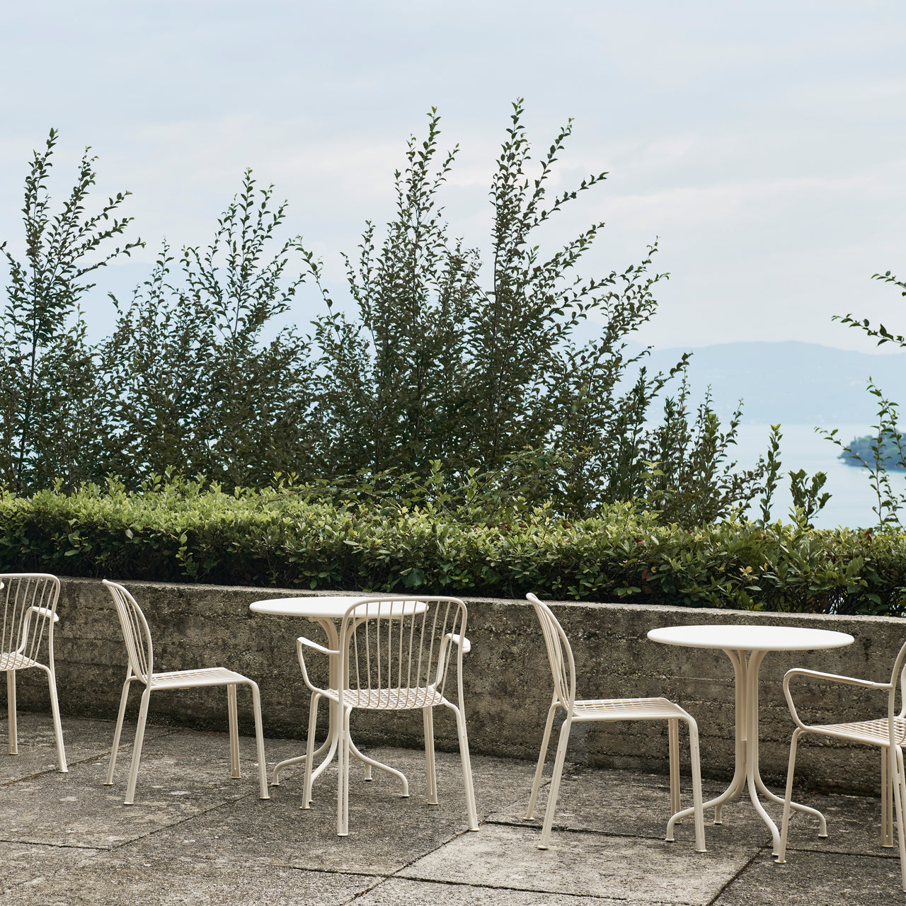 Thorvald SC96 + SC97 Outdoor Cafe Table: LS