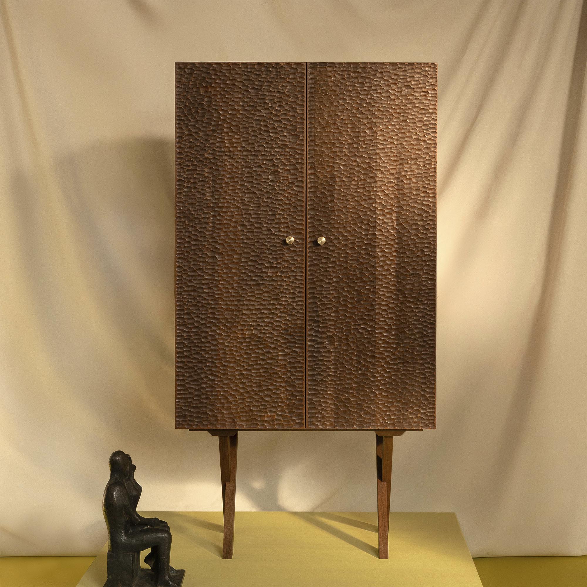Touch Cabinet Tall: Bronze Legs