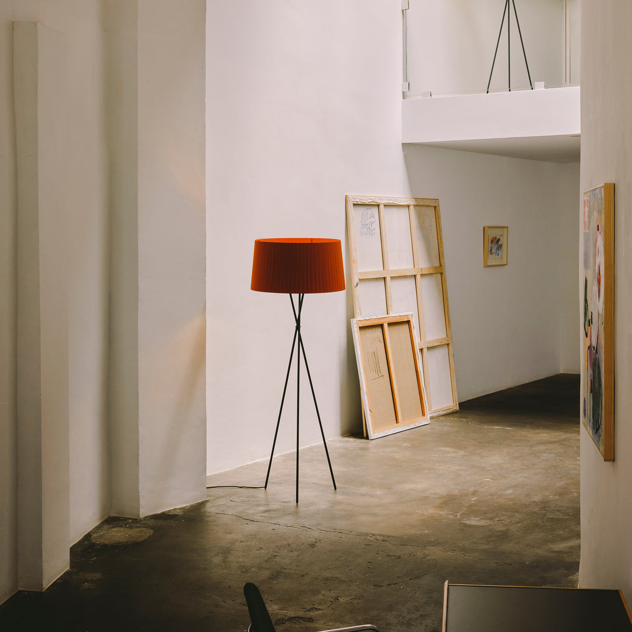 Trípode G5 Floor Lamp