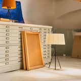 Trípode G6 Table Lamp