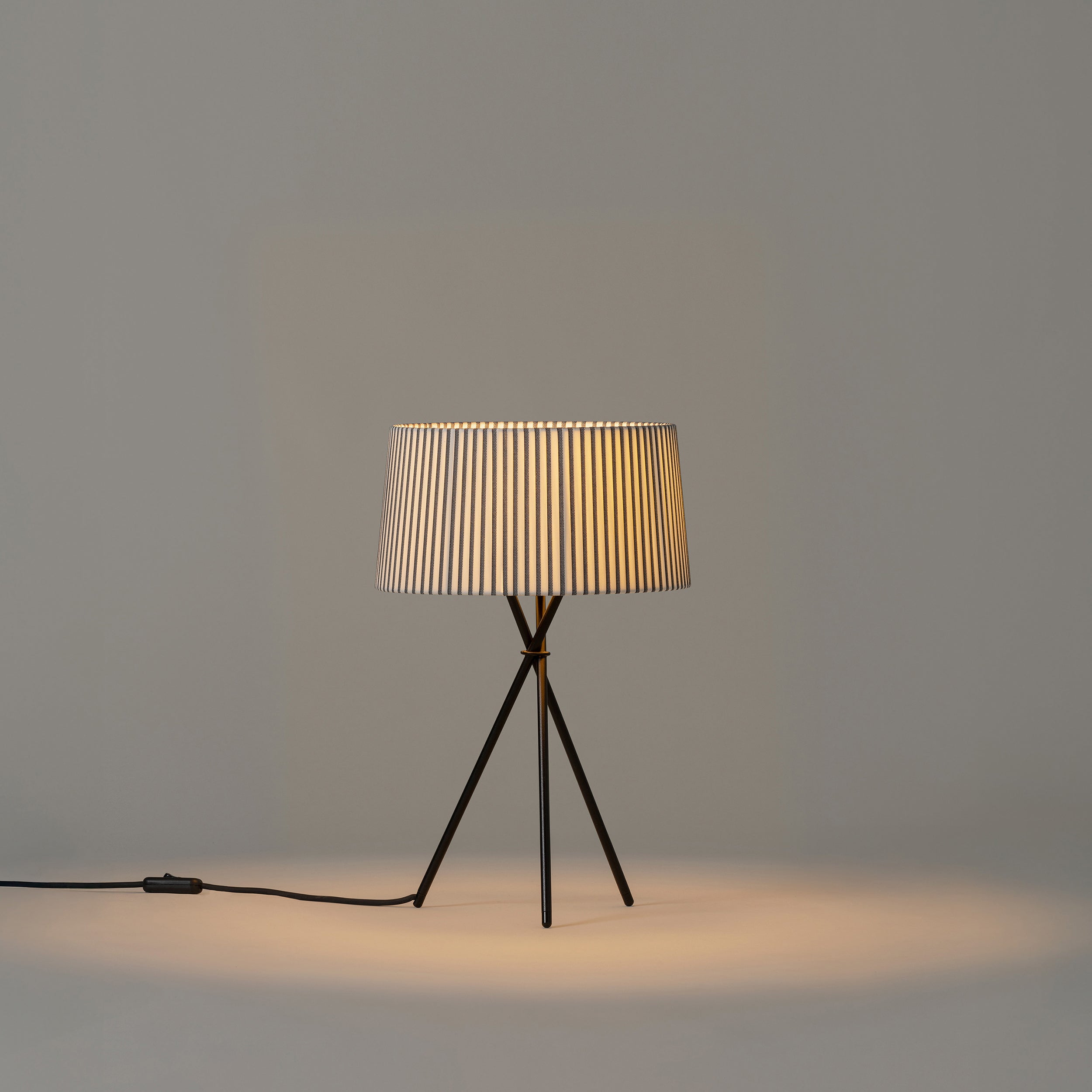 Trípode M3 Table Lamp