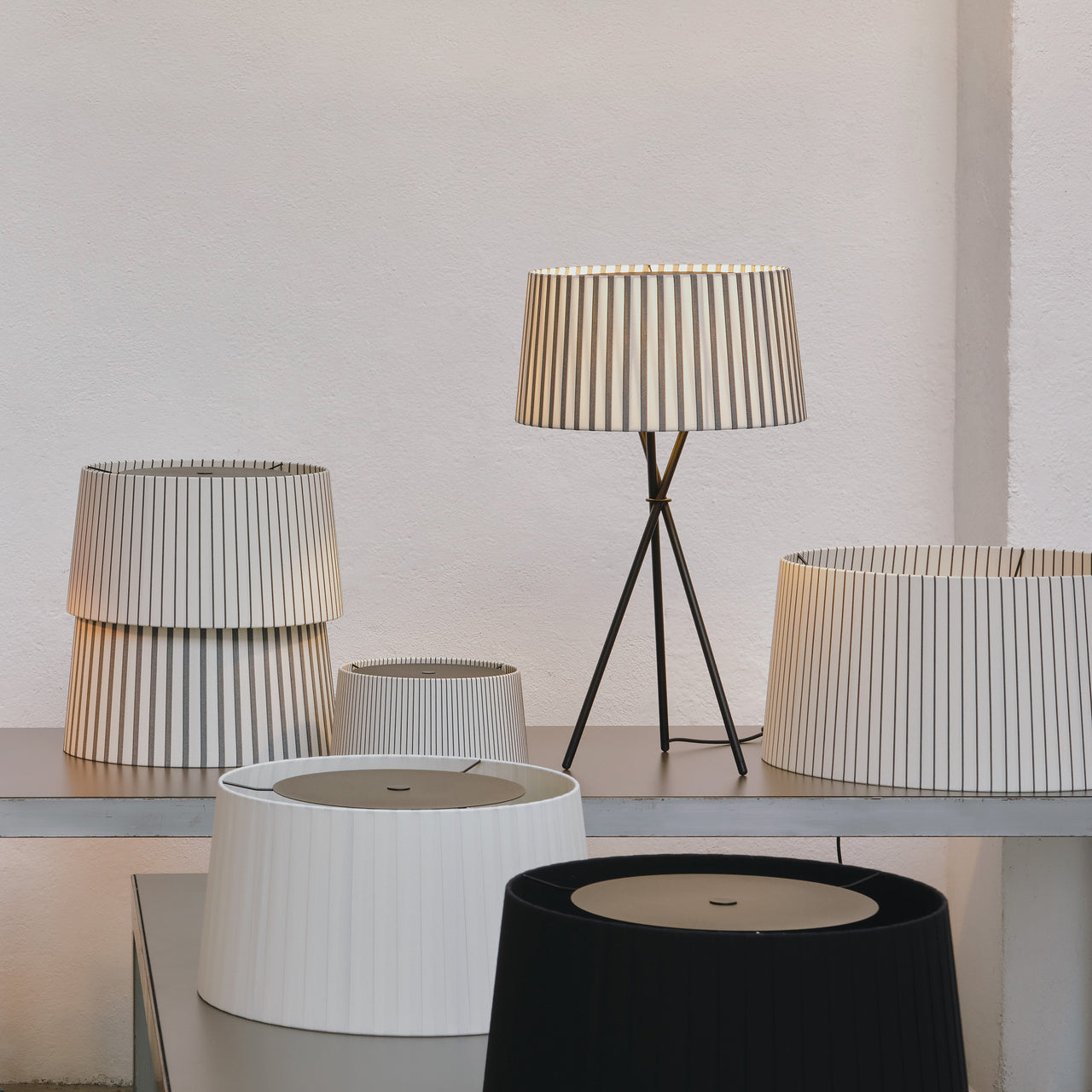 Trípode G6 Table Lamp