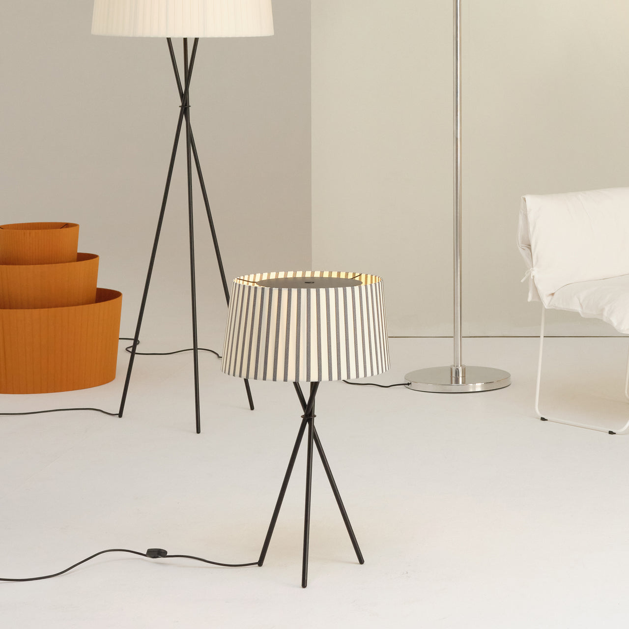 Trípode G6 Table Lamp