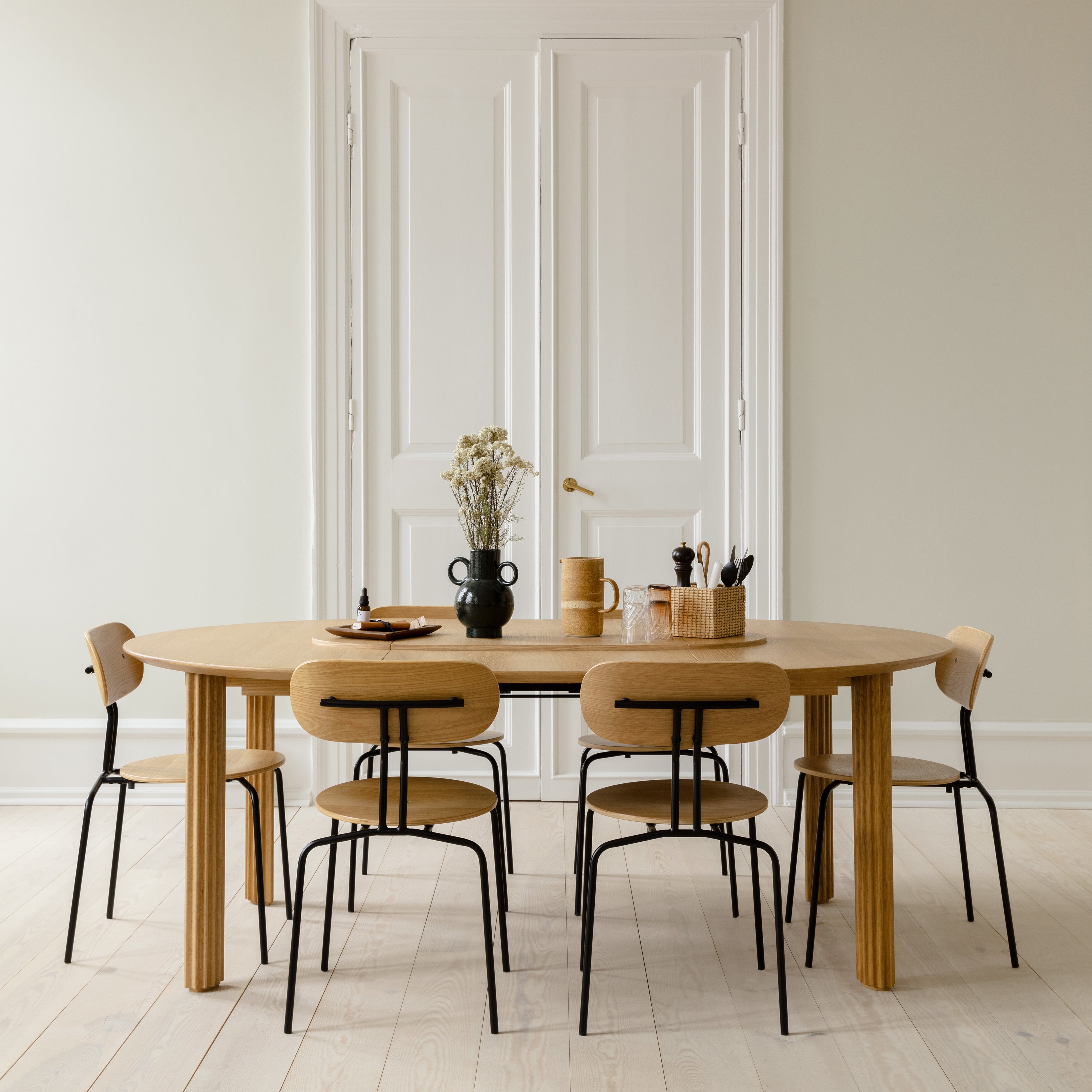 Comfort Circle Dining Table with Extension