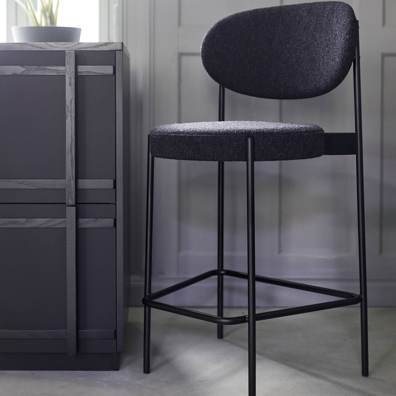 Series 430 Bar + Counter Stool